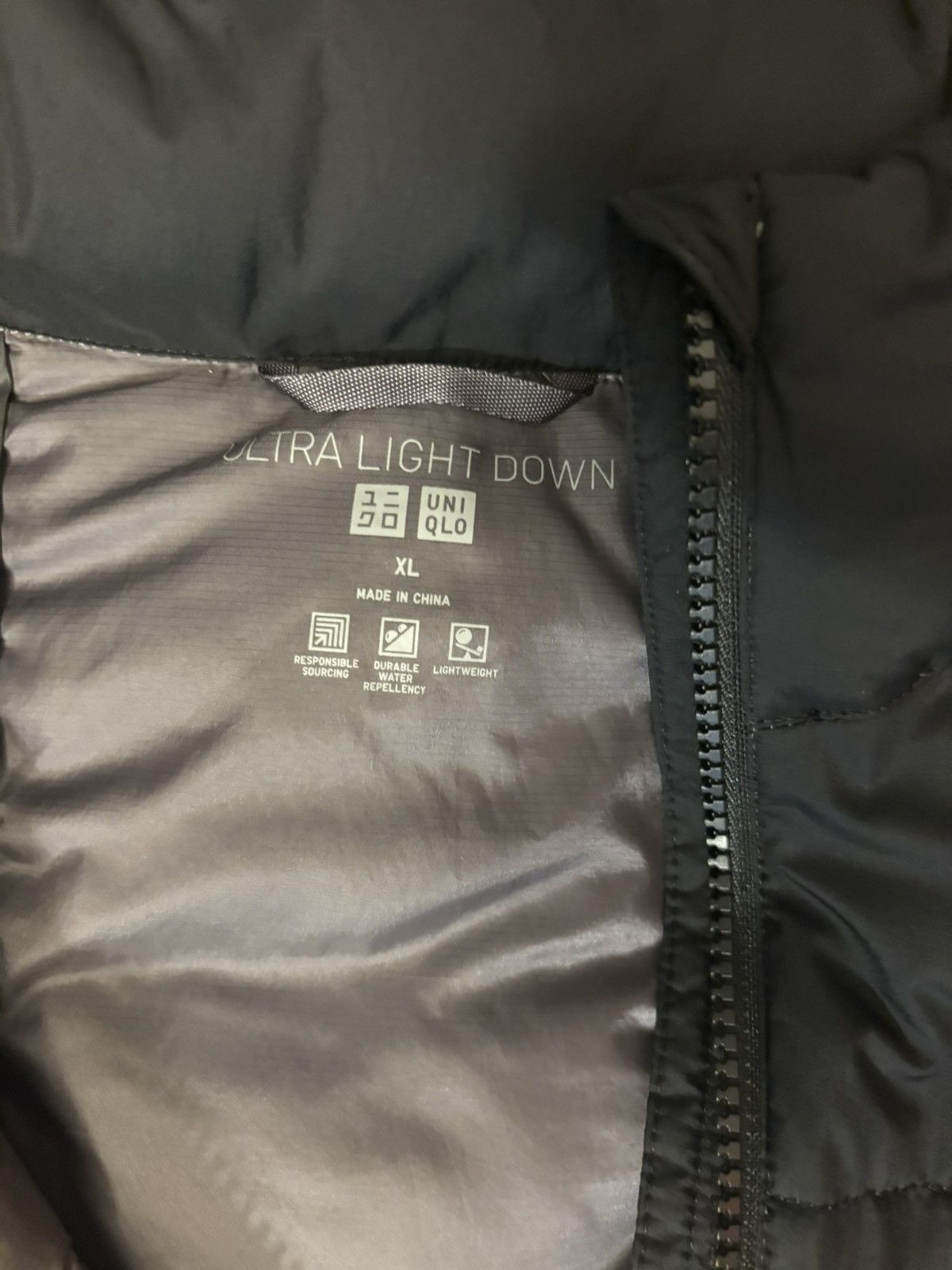 Uniqlo Uniqlo Black light puffer Size US XL / EU 56 / 4 - 3 Thumbnail
