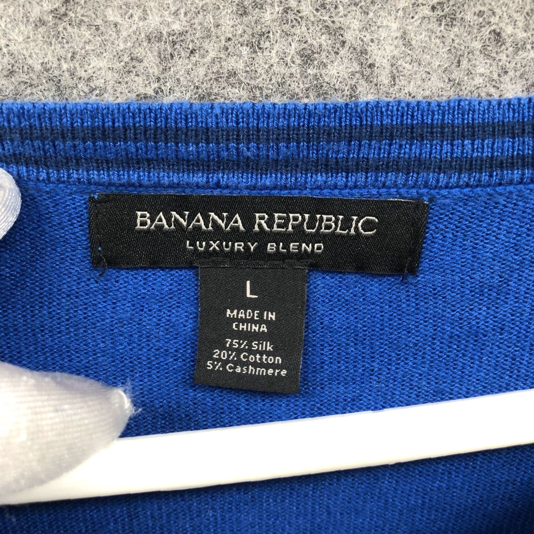 Banana Republic Banana Republic Luxury Blend Sweater Mens L V-neck Blue Silk Cashmere Pullover Size US L / EU 52-54 / 3 - 5 Thumbnail