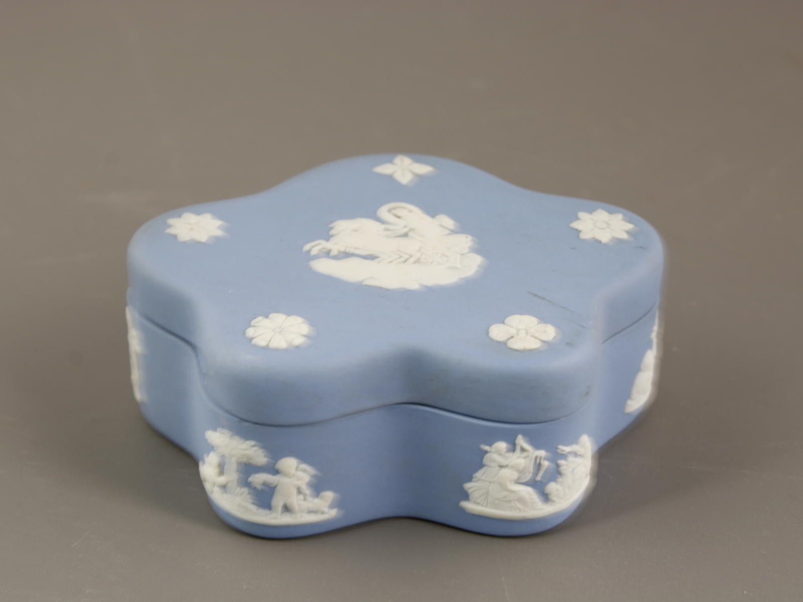 Other Vintage Wedgwood Jasper Ware Blue White Ceramic Trinket Box Size ONE SIZE - 1 Thumbnail