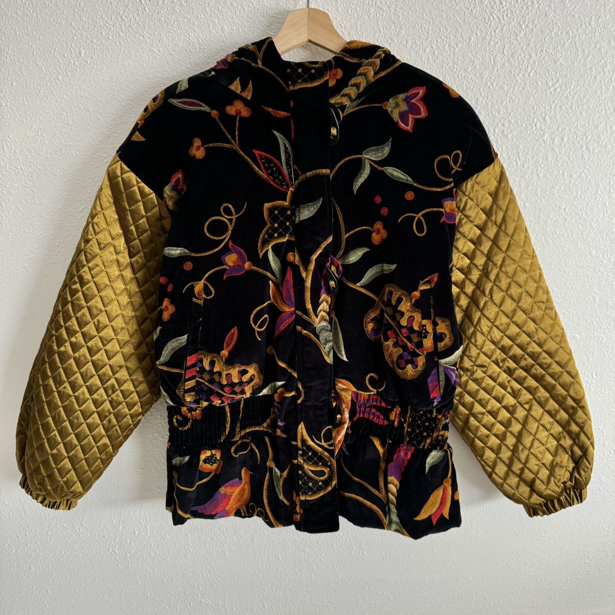 London Fog LONDON FOG Vintage Black Gold Velvet Quilted Paisley Jacket Size S / US 4 / IT 40 - 1 Thumbnail