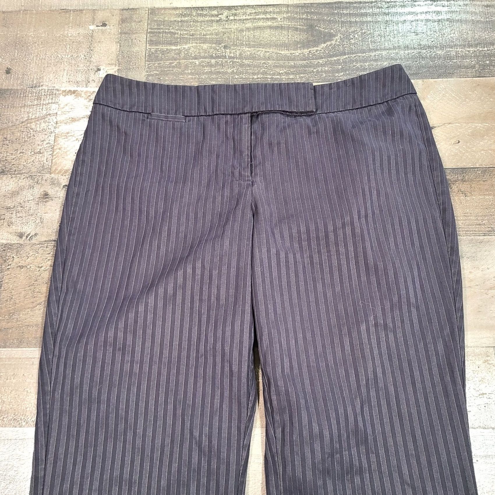 Vintage New York & Company Pants Womens Black Capri Straight Striped Stretch Mid-Rise Size 12 Size 34" / US 12 / IT 48 - 4 Thumbnail