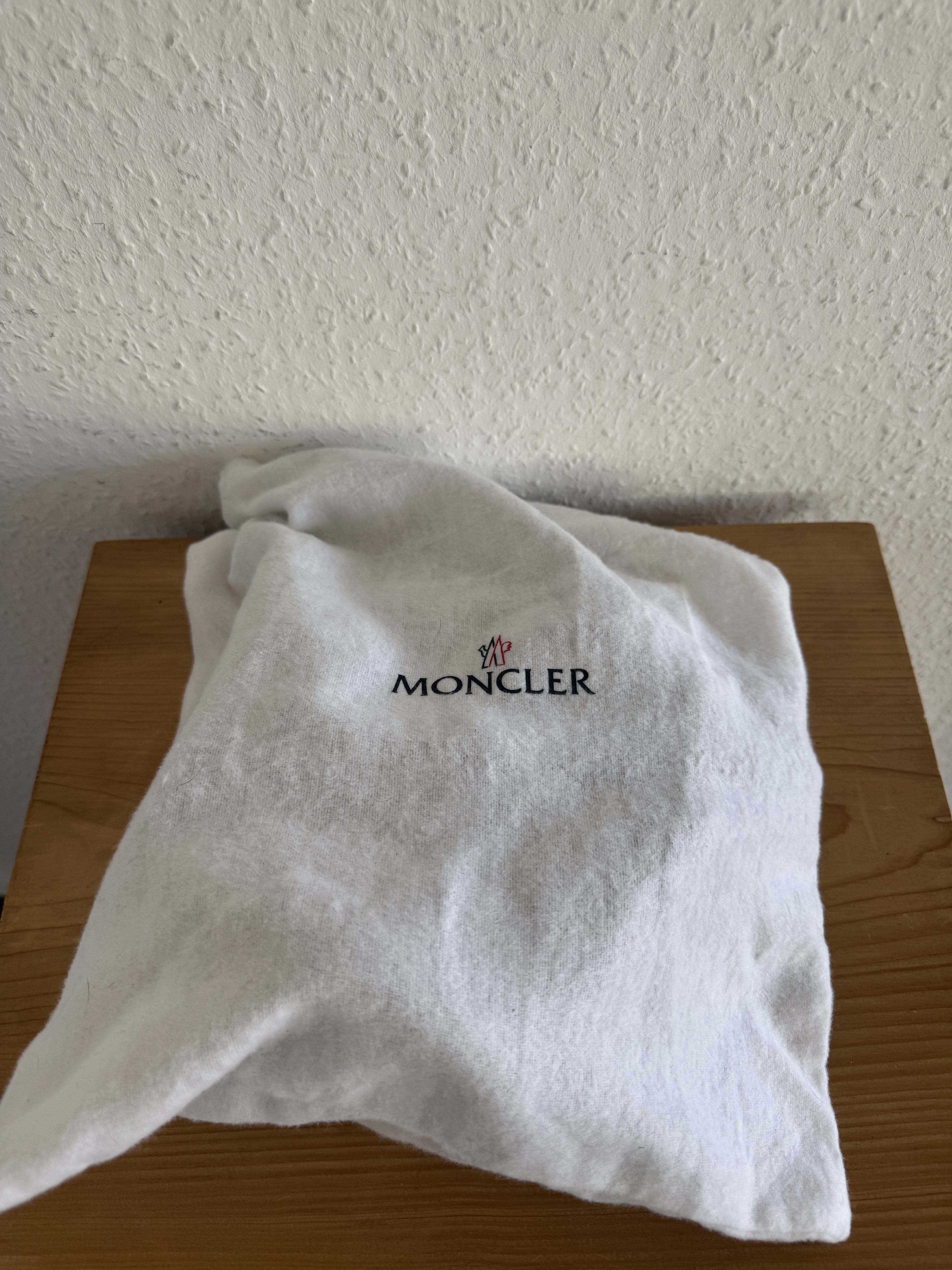 JW Anderson × Moncler Spike Critter Padded Bucket Bag Size ONE SIZE - 12 Thumbnail