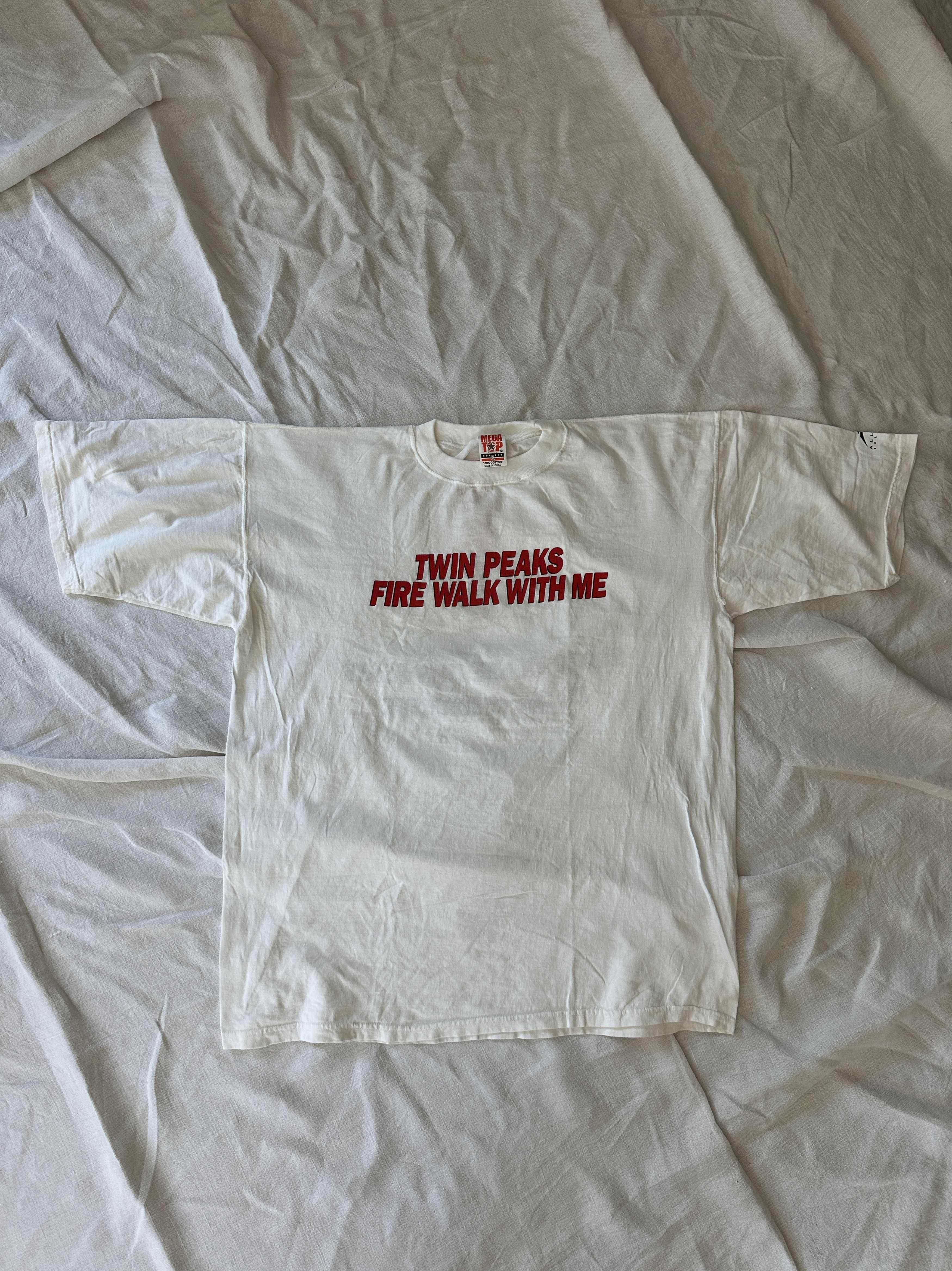 image of Vintage 1992 David Lynch Twin Peaks Fire Walk With Me Shirt in White, Men's (Size XL)