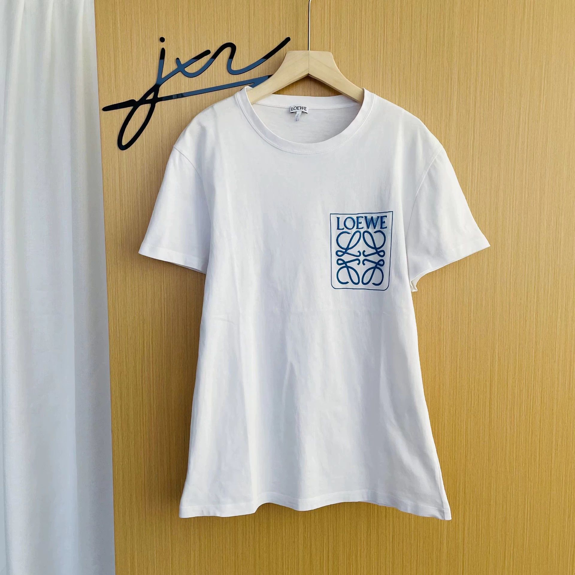 Loewe LOEWE Anagram Embroidered Logo Fake Pkt Wht SS T XS Size US XS / EU 42 / 0 - 1 Thumbnail