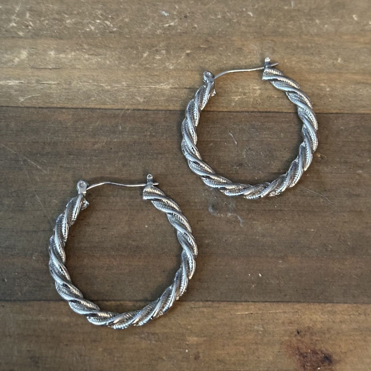 Other Silver tone twisted hoop earrings Size ONE SIZE - 4 Thumbnail