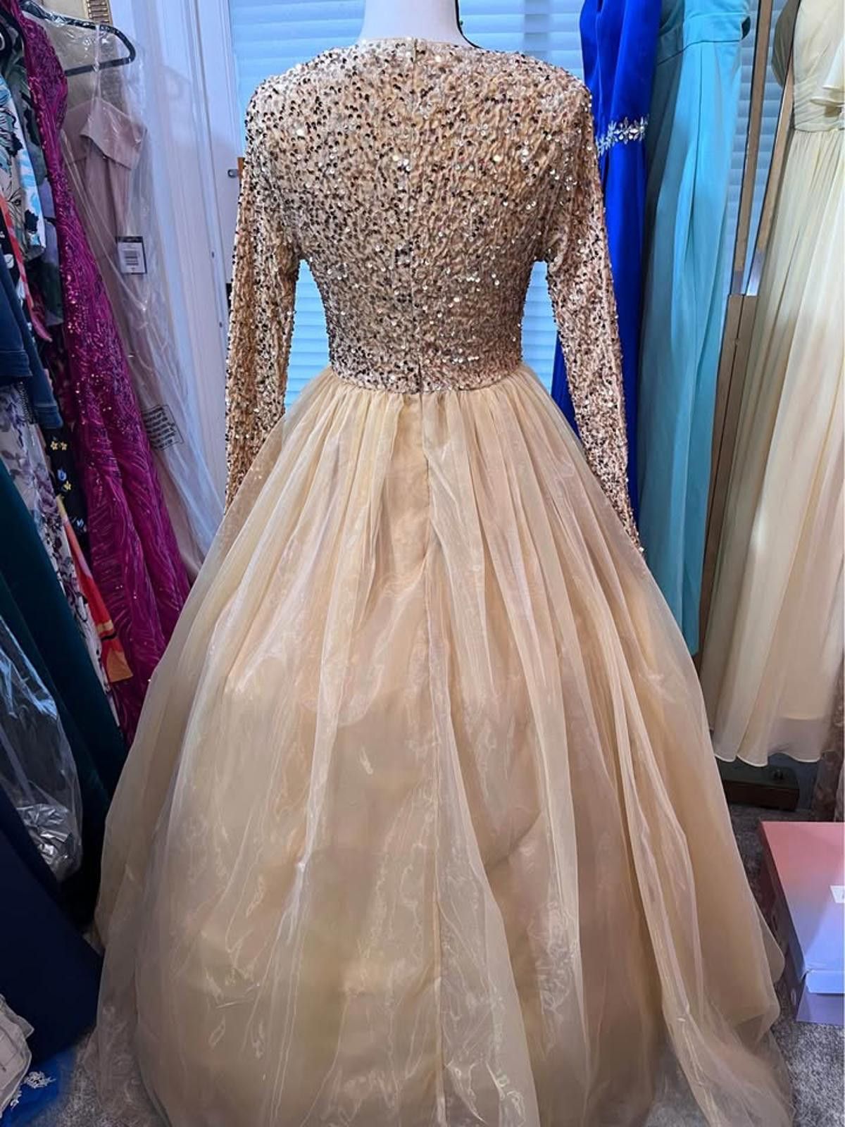 Other Beautiful size 10 ball gown, gold Size M / US 6-8 / IT 42-44 - 3 Thumbnail