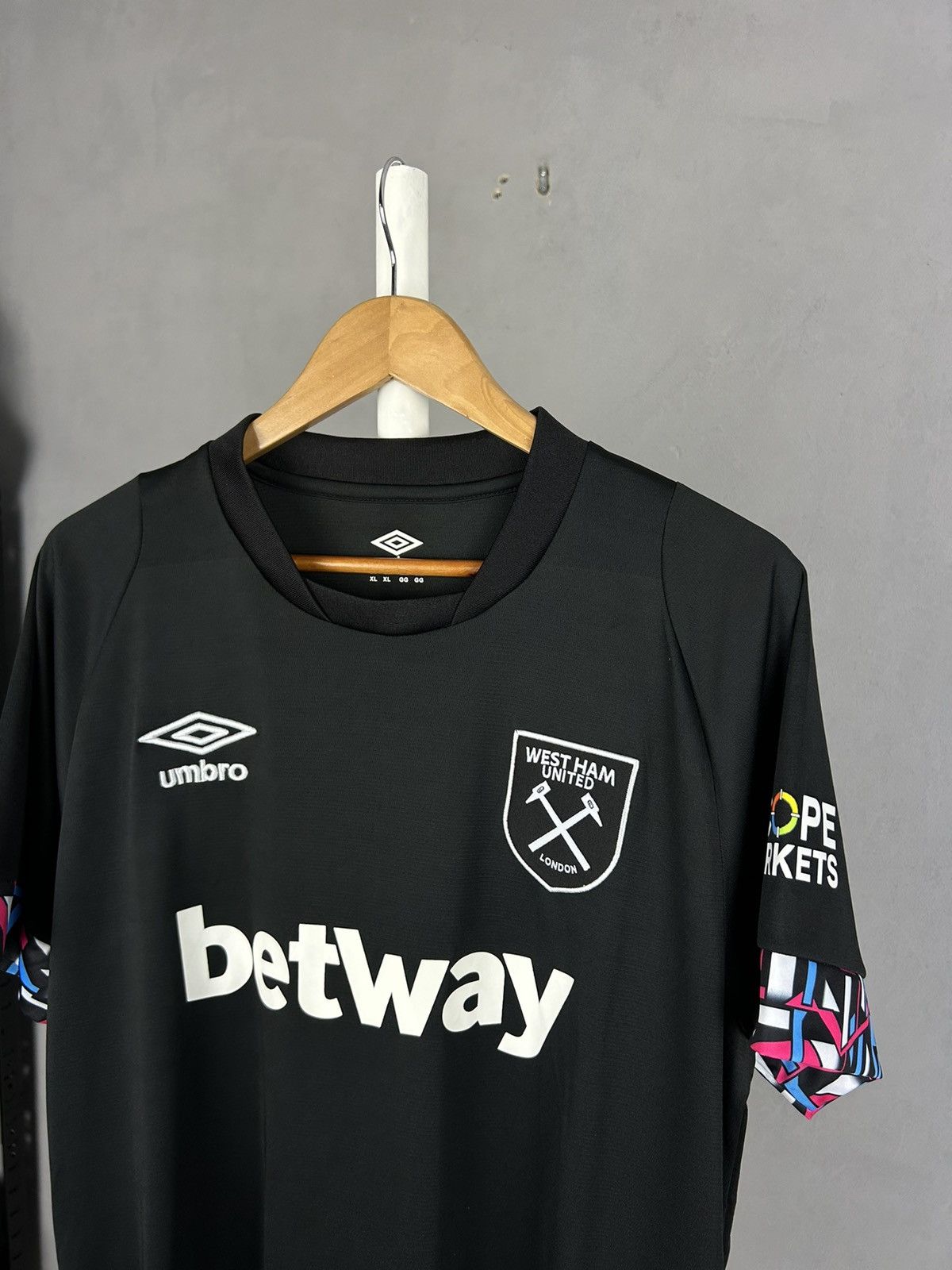 Umbro WEST HAM UNITED UMBRO 2022 2023 AWAY FOOTBALL SOCCER JERSEY Size US XL / EU 56 / 4 - 5 Thumbnail