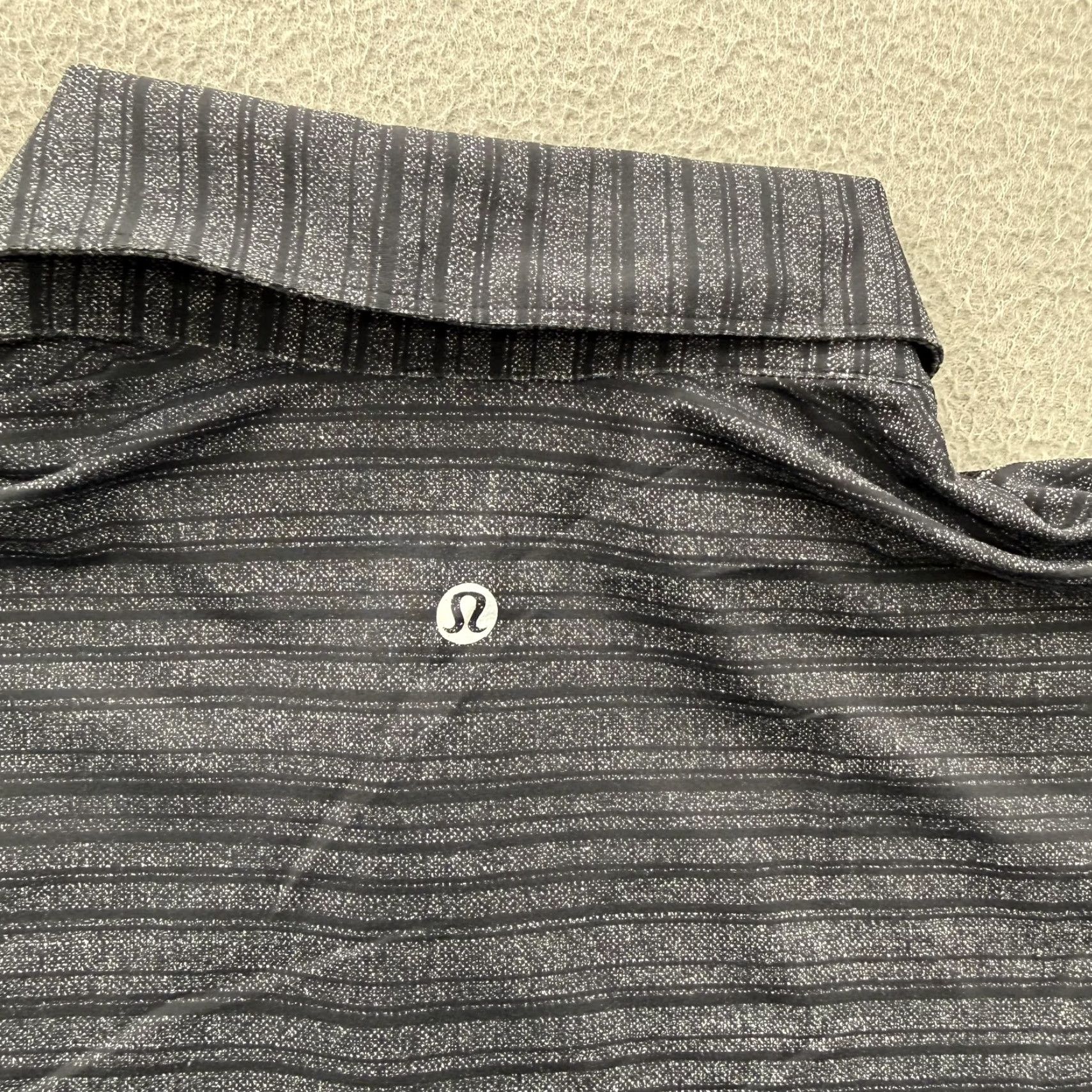 Lululemon Lululemon Polo Shirt Mens L Gray Striped Short Sleeve Performance Golf Shirt Size US L / EU 52-54 / 3 - 3 Thumbnail