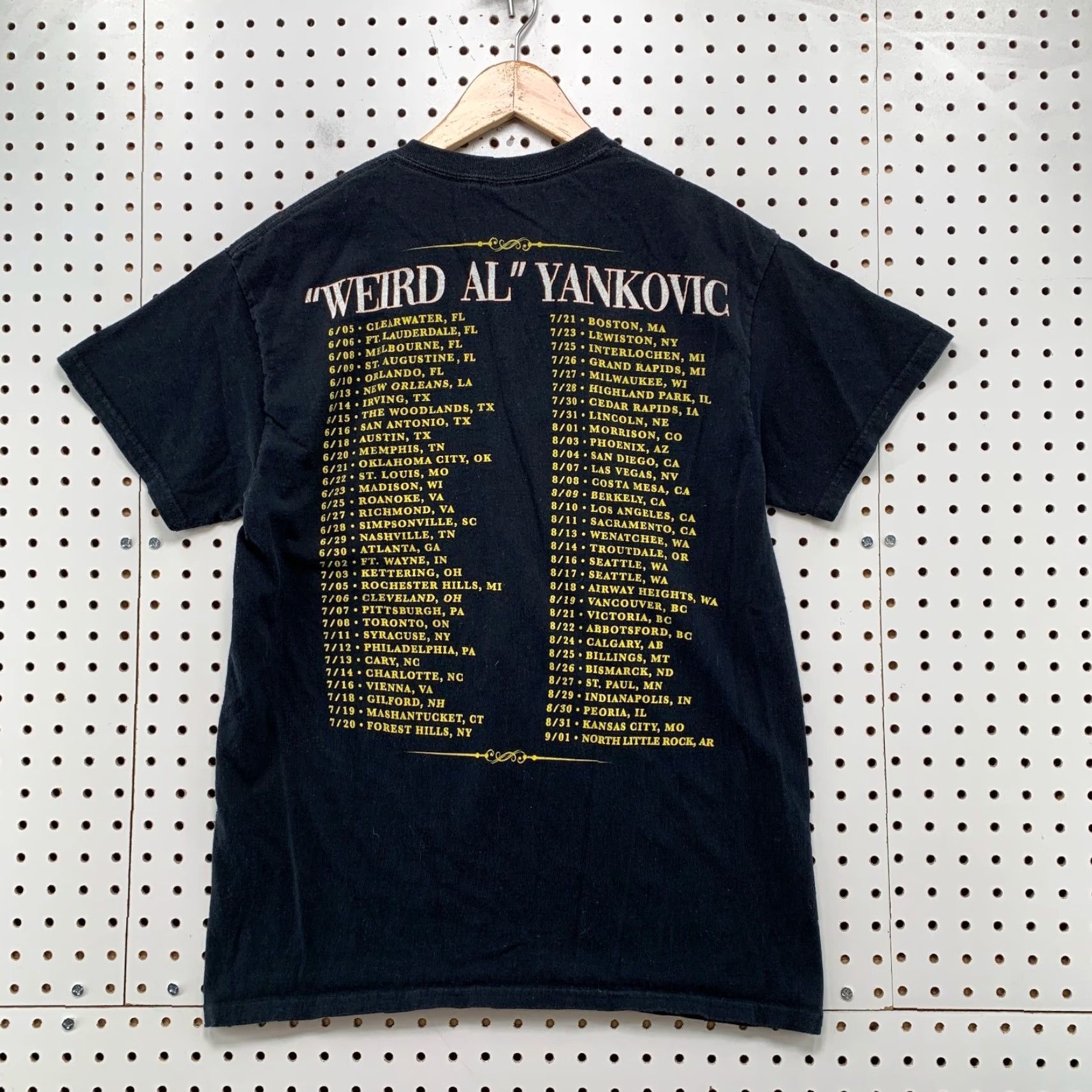 Gildan Weird Al Yankovic Shirt Mens Medium Black Strings Attached Tour Funny Shirt Size US M / EU 48-50 / 2 - 2 Thumbnail