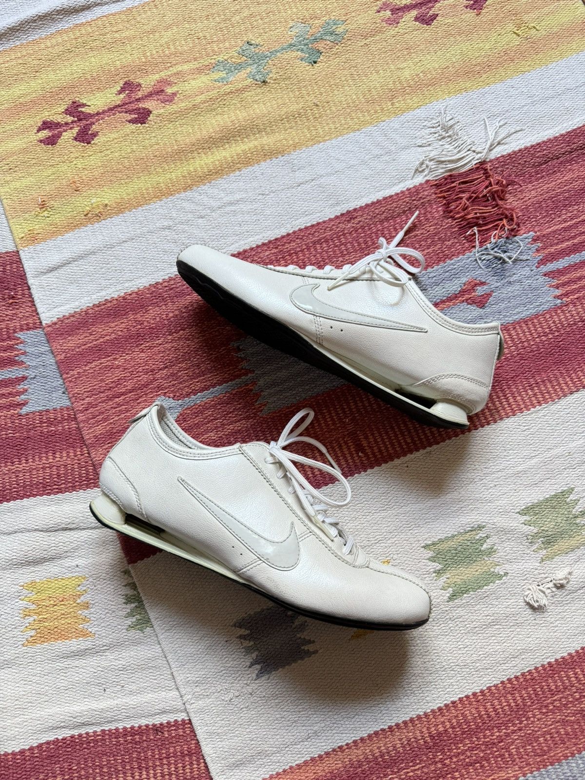 Vintage Vintage 2009 Nike Shox Japanese y2k Leather Sneakers Size US 7 / IT 37 - 2 Thumbnail