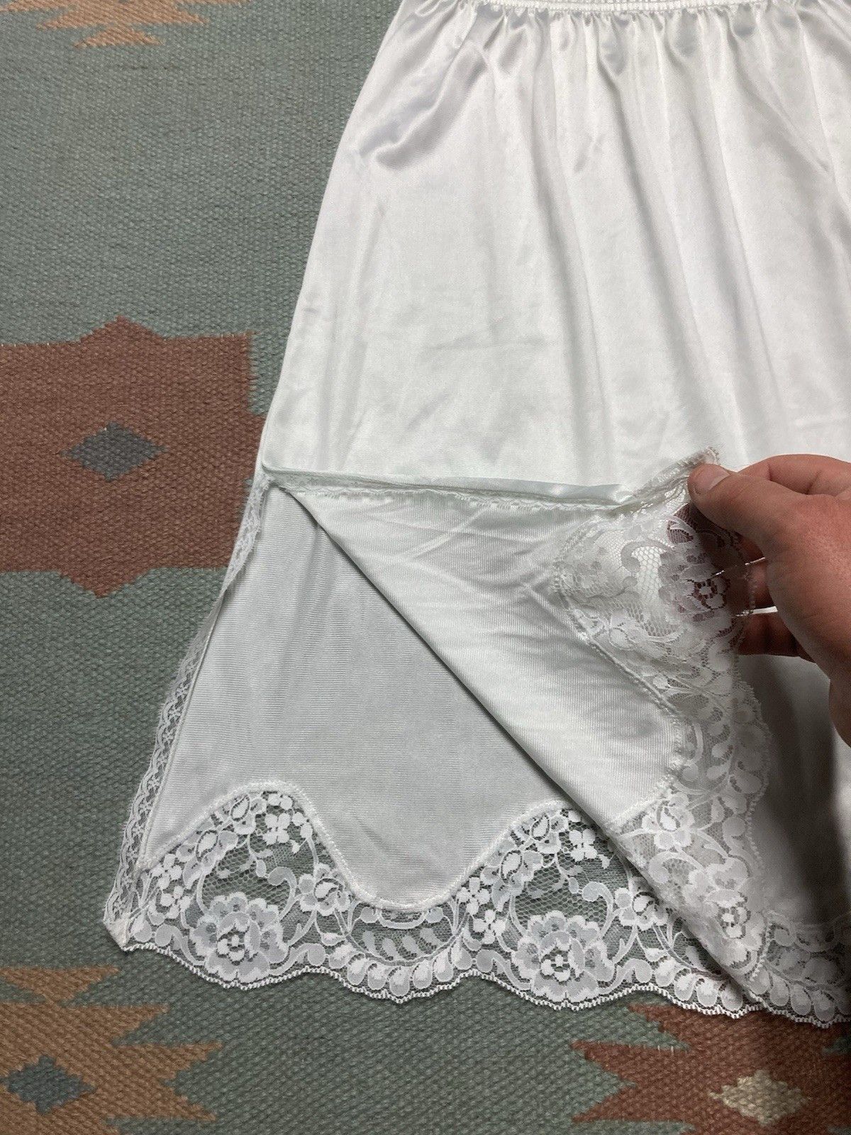 Vintage JCPenney body lites half slip skirt silky lace trim small Size 24" / US 00 / IT 34 - 3 Thumbnail