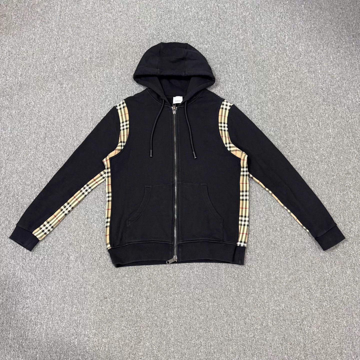 Other Burberry Check Colorblocked Zip Jacket M Size M / US 6-8 / IT 42-44 - 1 Thumbnail