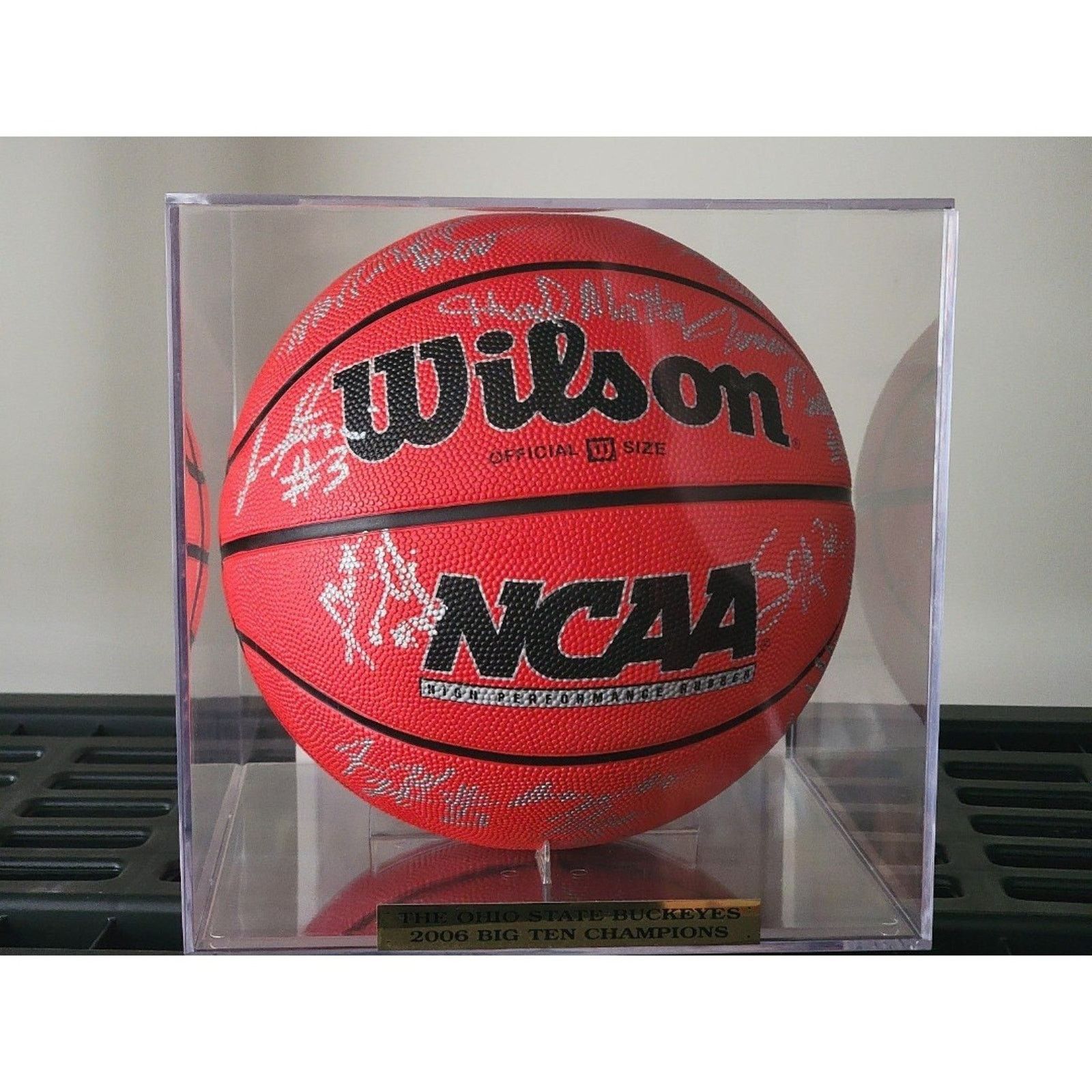 NCAA 2006 Big Ten Champs Ohio State Buckeyes Team Autographed Size ONE SIZE - 1 Thumbnail