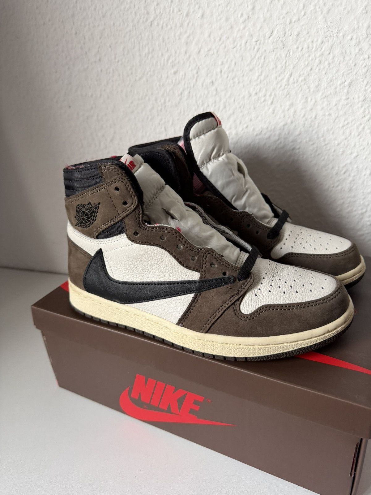Jordan Brand × Travis Scott Jordan 1 High x Travis Scott mocha Size US 7.5 / EU 40-41 - 7 Thumbnail