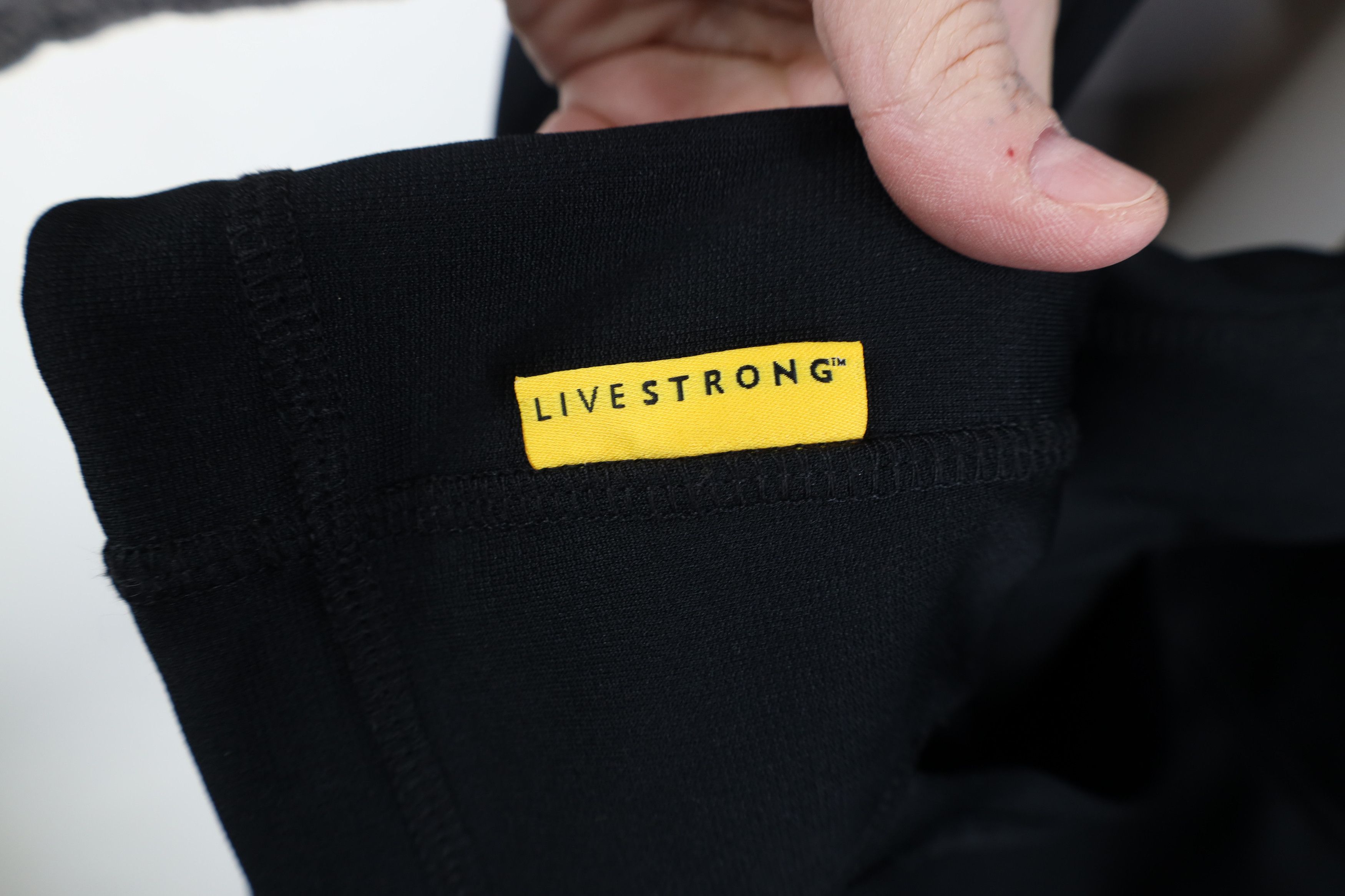 Nike Deadstock Vintage Y2K Nike Livestrong Armstrong Hoodie Black Size M / US 6-8 / IT 42-44 - 9 Thumbnail