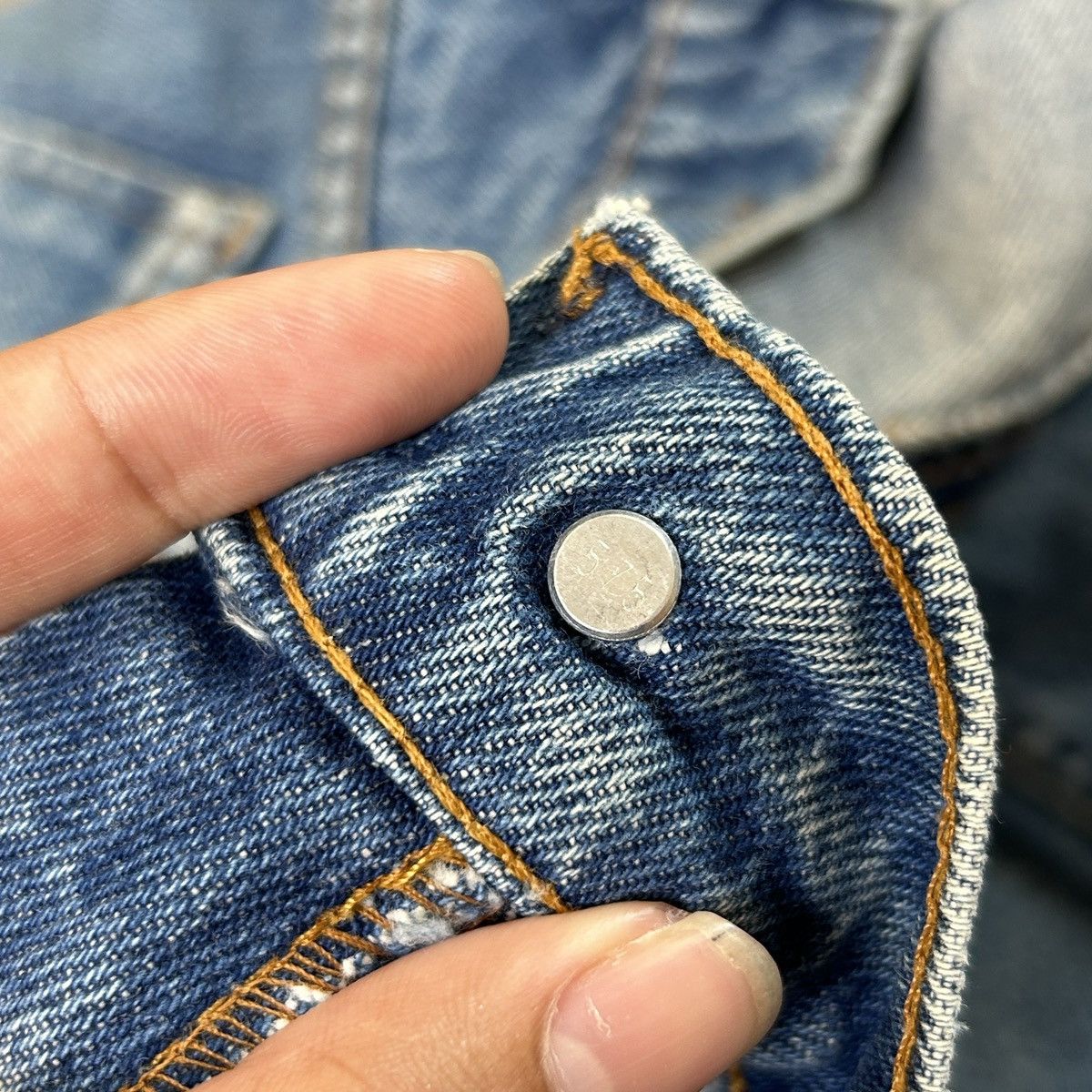 1989 Levi’s 505 - Light Sand Washed (37x29)