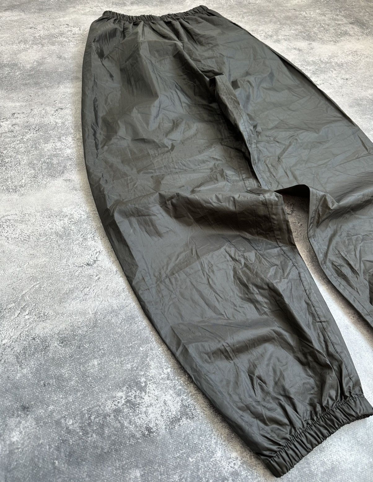 Japanese Brand Japanese Nylon Metal Type Carbon Black Baggy Pants Rare y2k Size US 33 - 3 Thumbnail