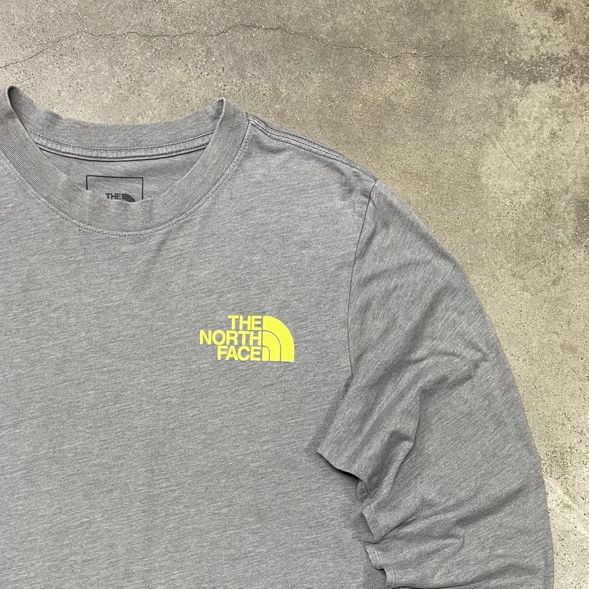 The North Face The North Face Gray Graphic Crew Neck Long Sleeve Shirt Size US S / EU 44-46 / 1 - 2 Thumbnail