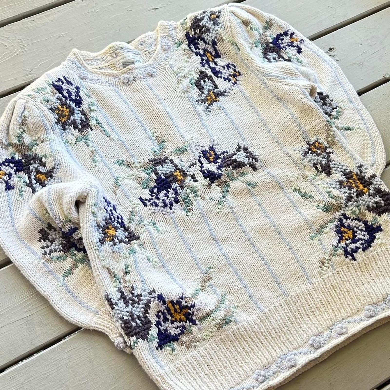 Vintage Vintage 90s White Flower Patterned Crewneck Sweater. Sz M Size M / US 6-8 / IT 42-44 - 2 Thumbnail
