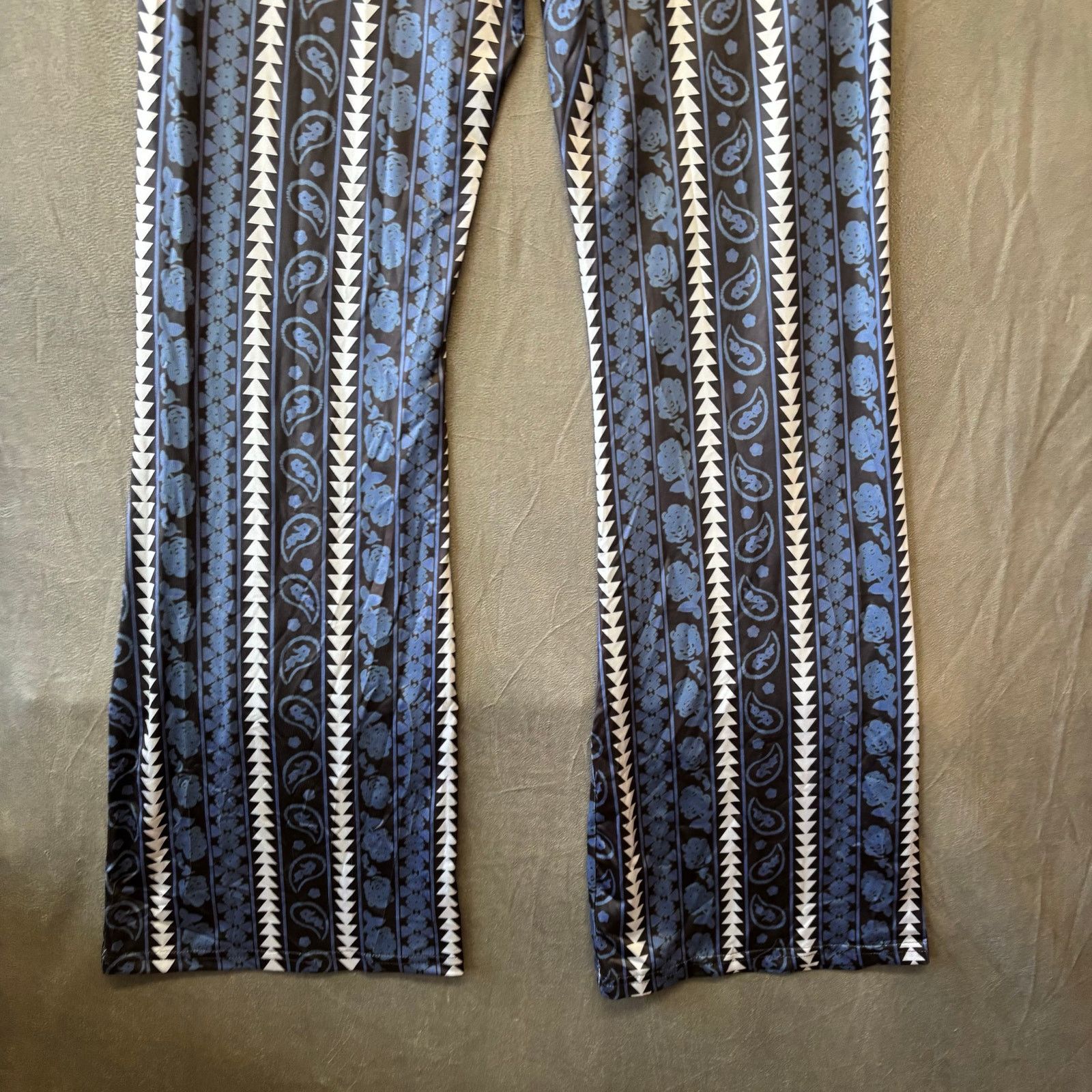 Other Cultural Print Bell Bottom Yoga Pants Workout Exercise Size 32" / US 10 / IT 46 - 7 Thumbnail