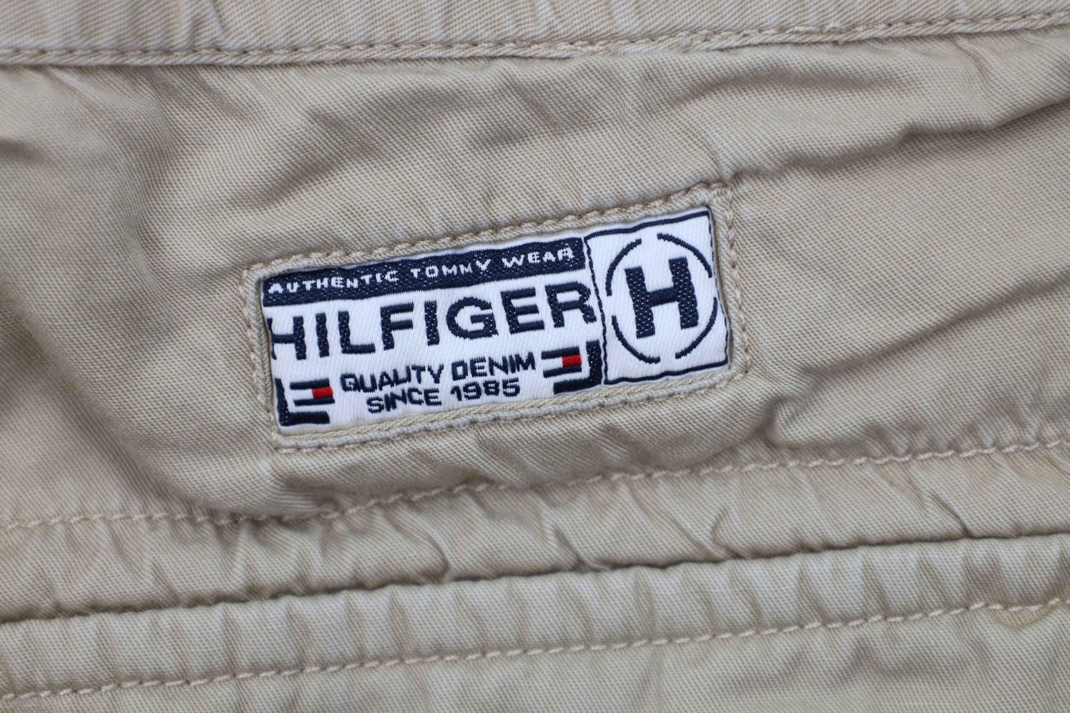 Tommy Hilfiger Vintage 90s Tommy Hilfiger Spell Baggy Cargo Shorts Khaki Size US 35 - 15 Thumbnail