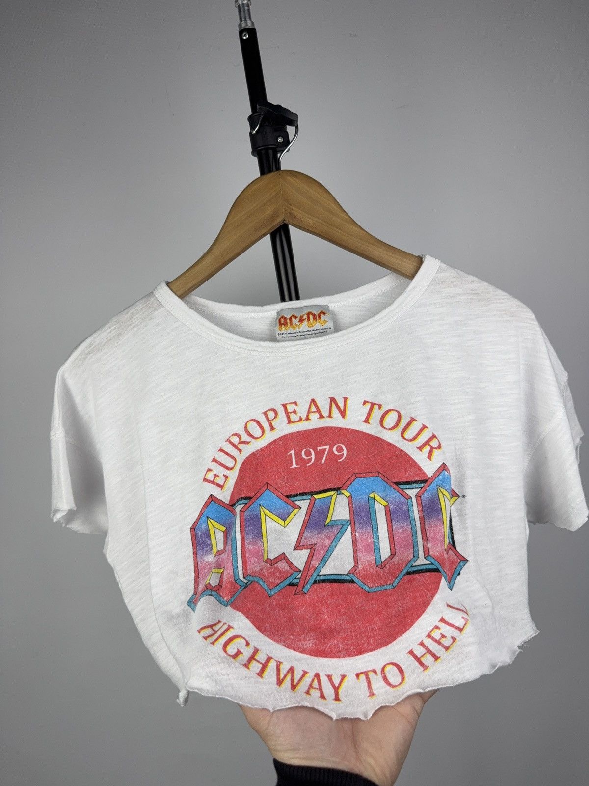 AC/DC Vintage AC/DC 2017 European Tour Highway To Hell Cropped Tee Size XS / US 0-2 / IT 36-38 - 2 Thumbnail