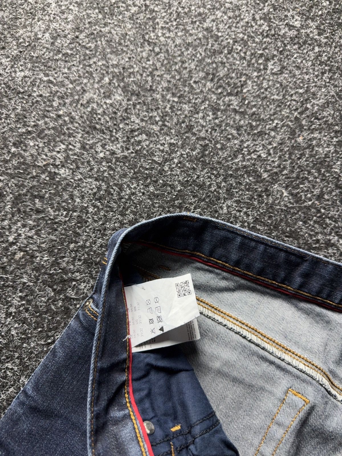 Hugo Boss Luxury Hugo Boss Red Label Straight Fit Dark Wash Jeans Size US 30 / EU 46 - 6 Thumbnail