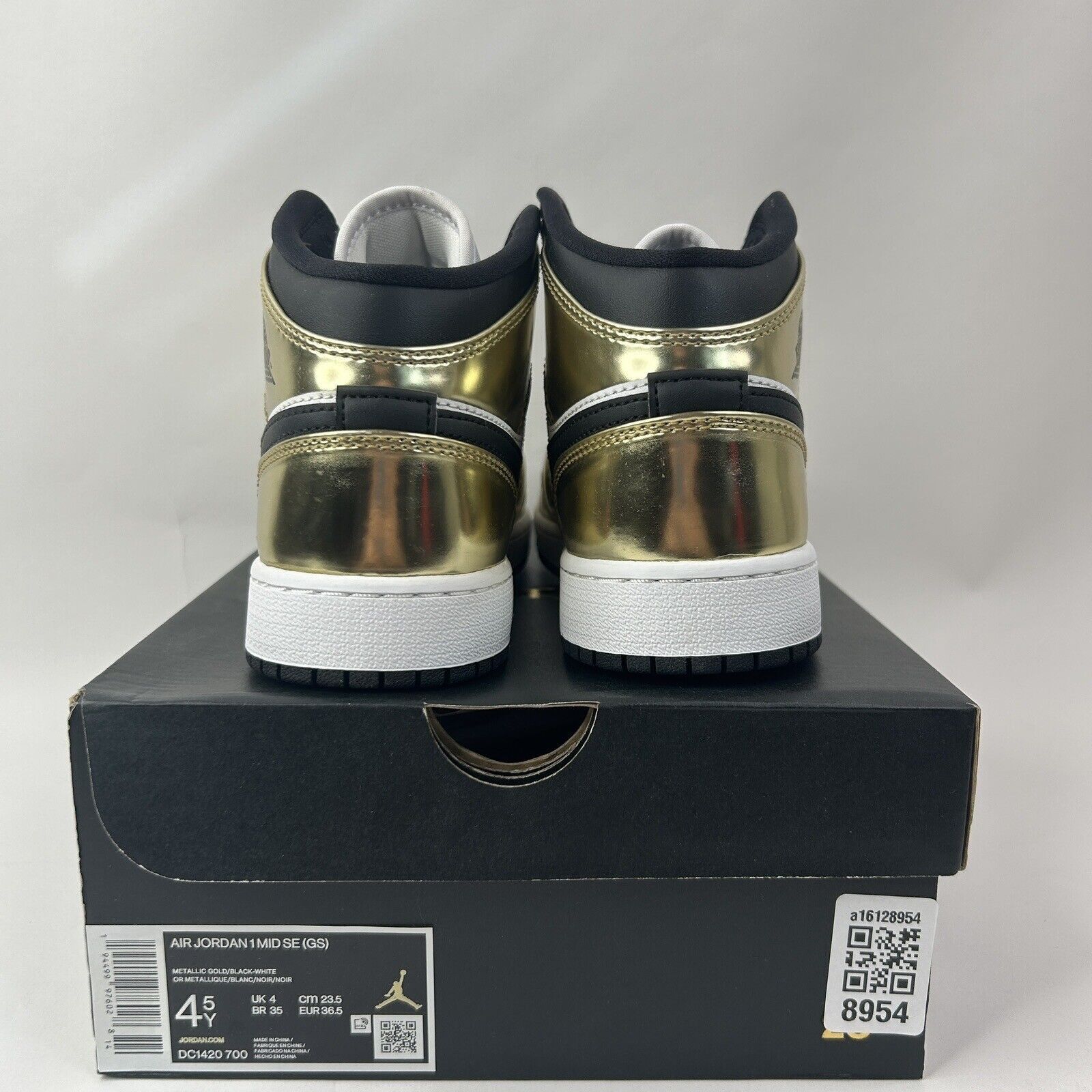 Nike Nike Air Jordan 1 Retro Mid SE “Metallic Gold” 2024 Size US 6 / IT 36 - 4 Thumbnail