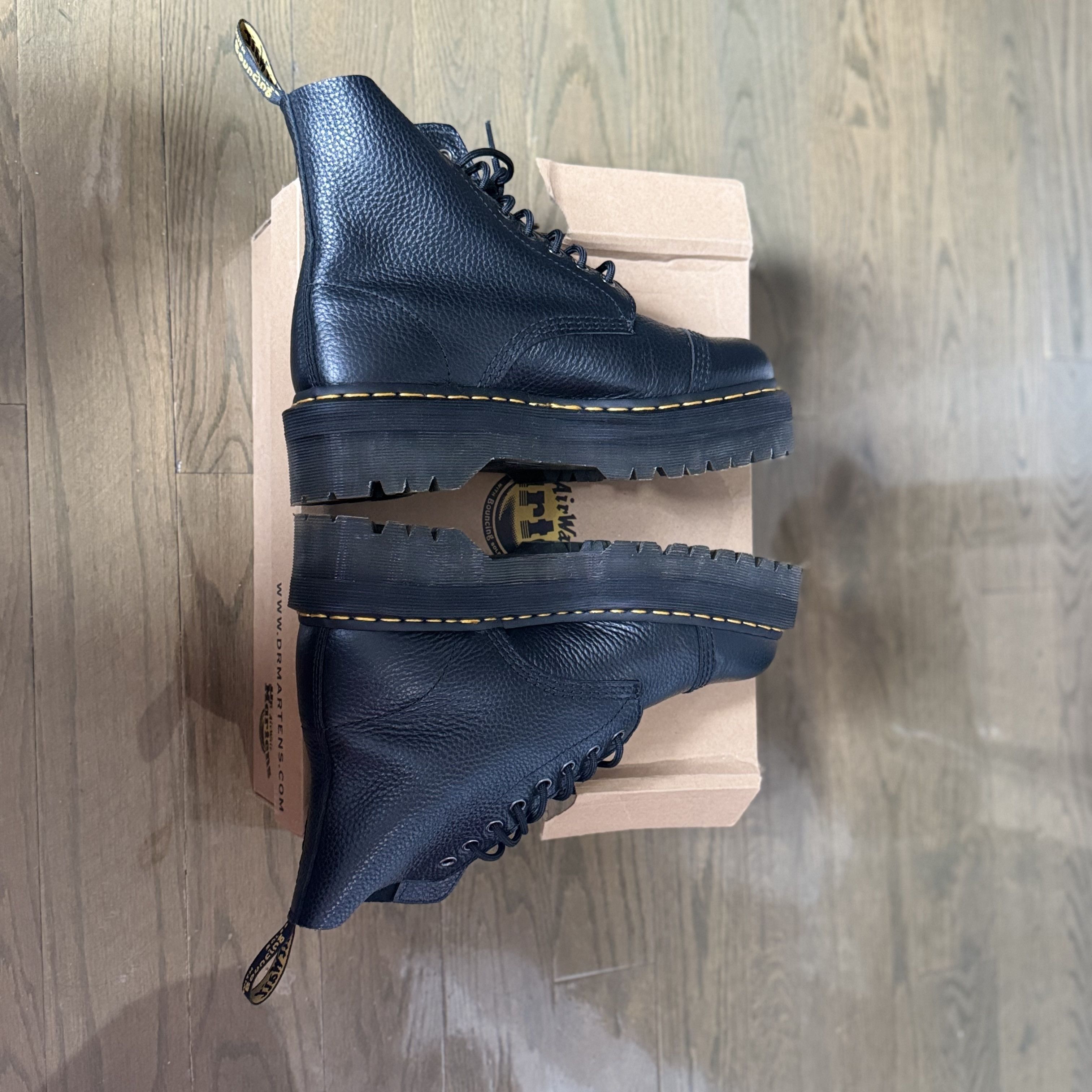 Dr. Martens BOOTS PLATEFORMES SINCLAIR EN CUIR MILLED NAPPA Size US 10 / EU 43 - 4 Thumbnail