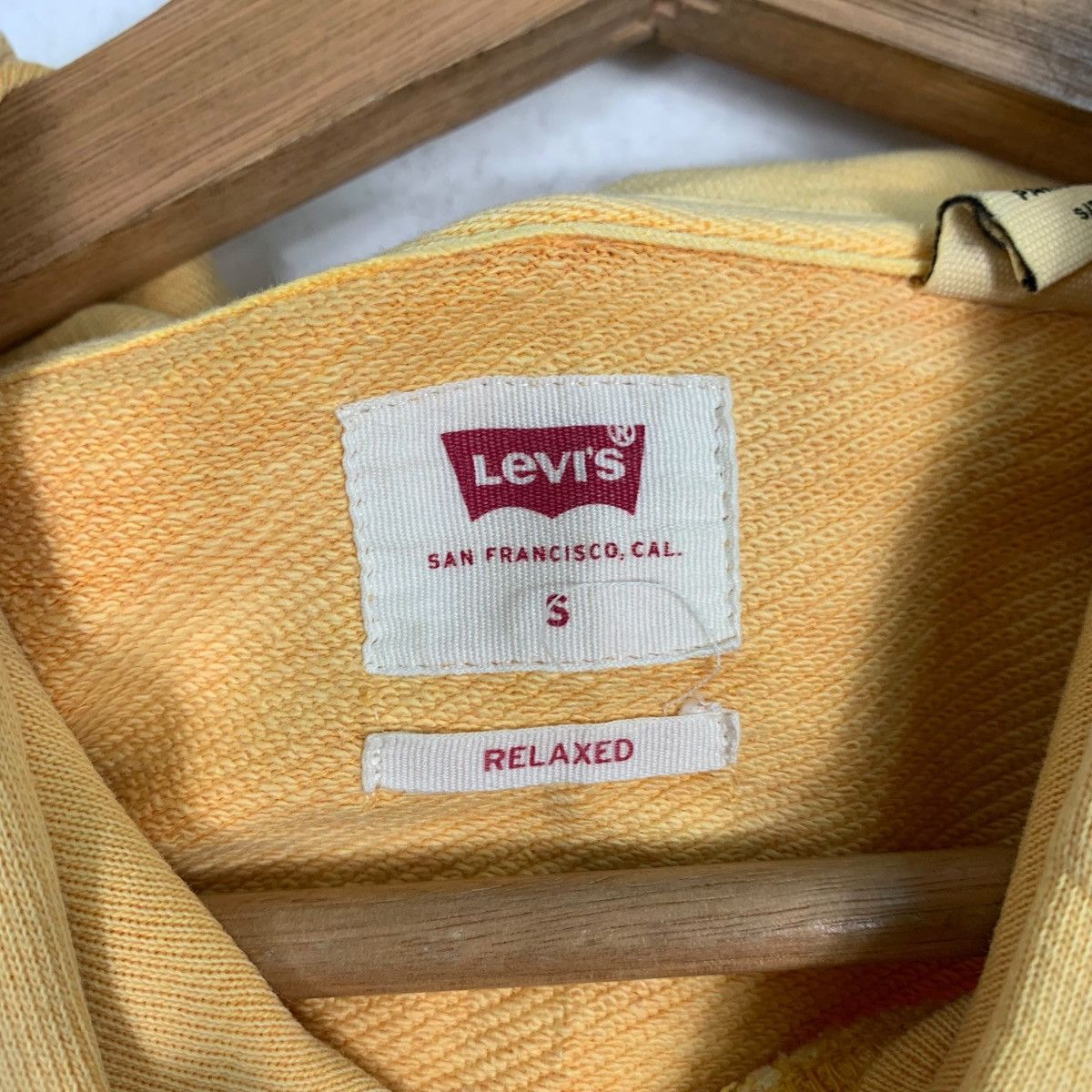 Levi's Levi's Relaxed Fit Yellow Pullover Hoodies #0676-C31 Size US S / EU 44-46 / 1 - 12 Thumbnail