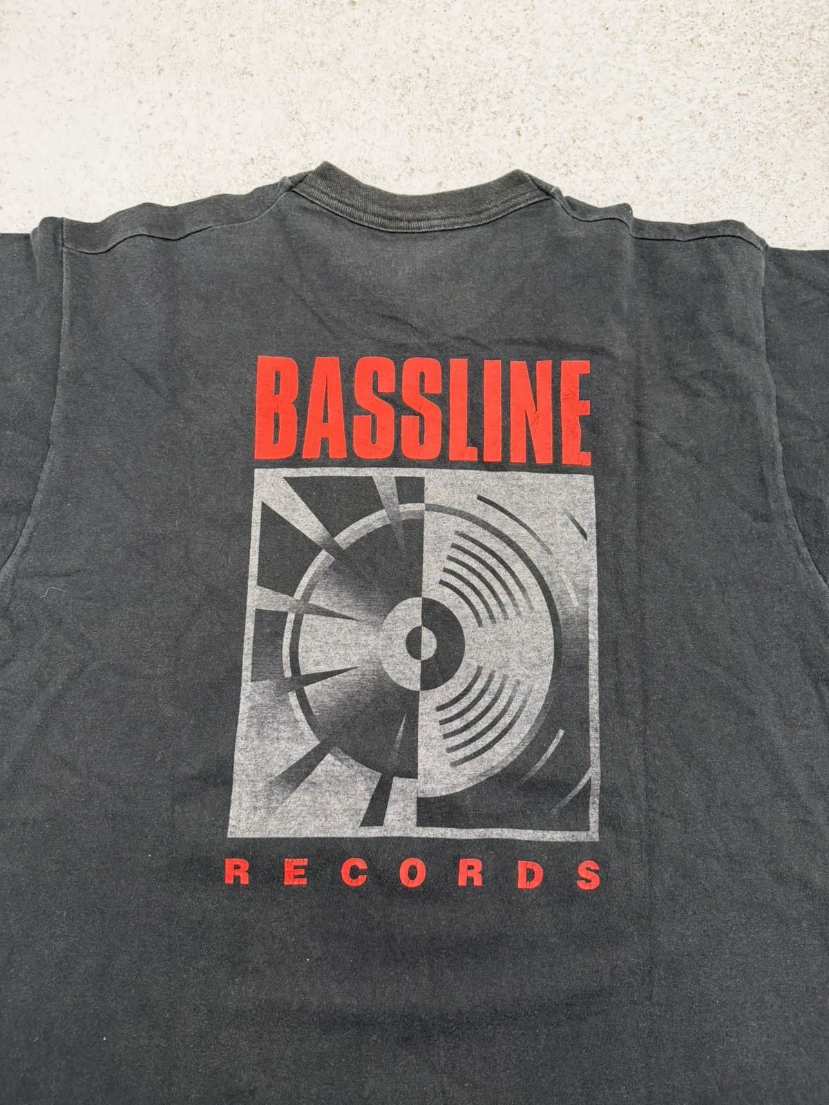Band Tees Vintage 90s Bassline Records Promo Single Stitch T-Shirt Size US XL / EU 56 / 4 - 10 Thumbnail