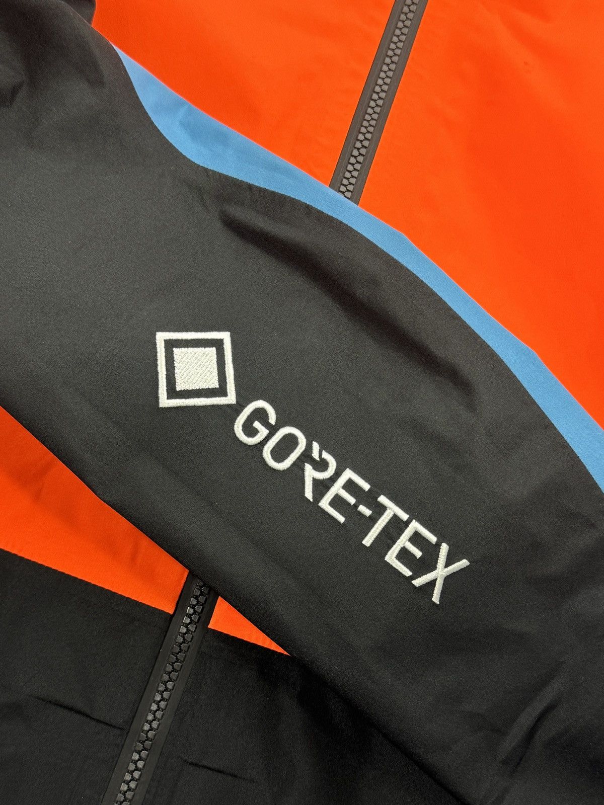 Nike ACG CHAIN OF CRATERS GORE-TEX WIND BREAKER Size US M / EU 48-50 / 2 - 8 Thumbnail