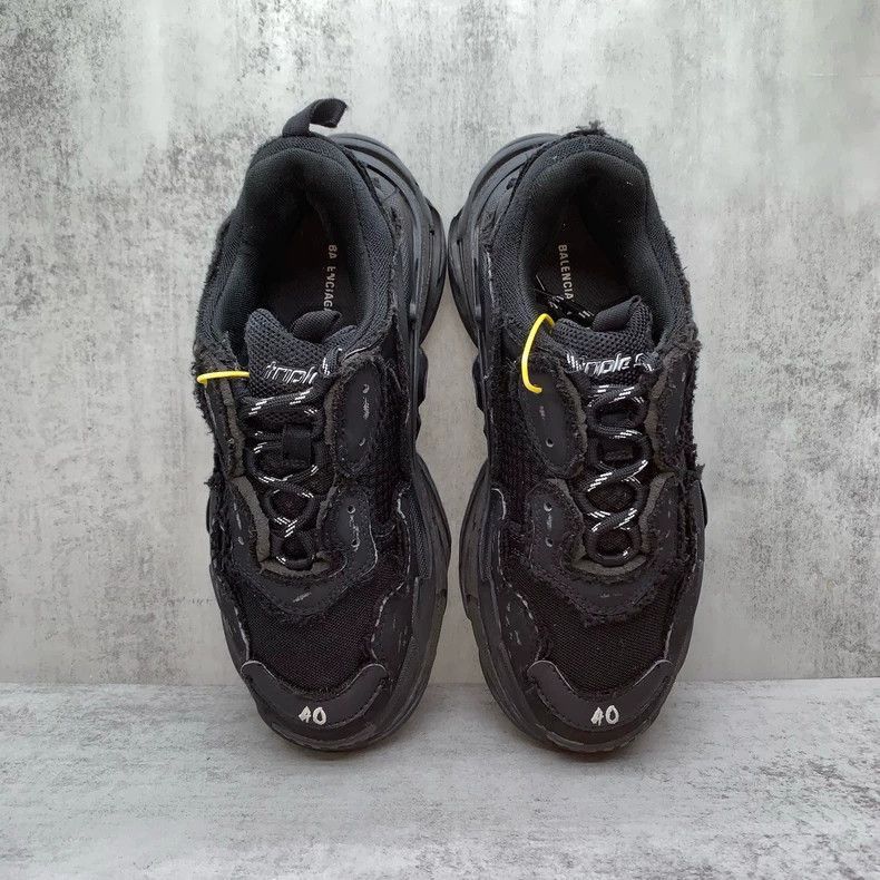 Balenciaga balenciaga triples black dad shoes Size US 10 / EU 43 - 7 Thumbnail