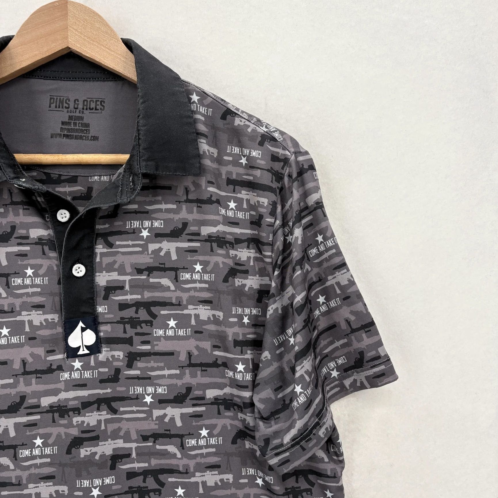 Vintage Pins & Aces Golf Polo Shirt Mens M Gray Graphic Print Come And Take It Gun Print Shirt Size US M / EU 48-50 / 2 - 2 Thumbnail