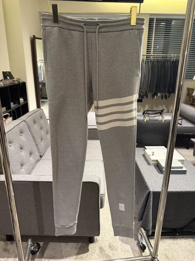 Thom Browne THOM BROWNE Four-bar sweatpants 2502-Nextarrow Size 37" - 1 Thumbnail