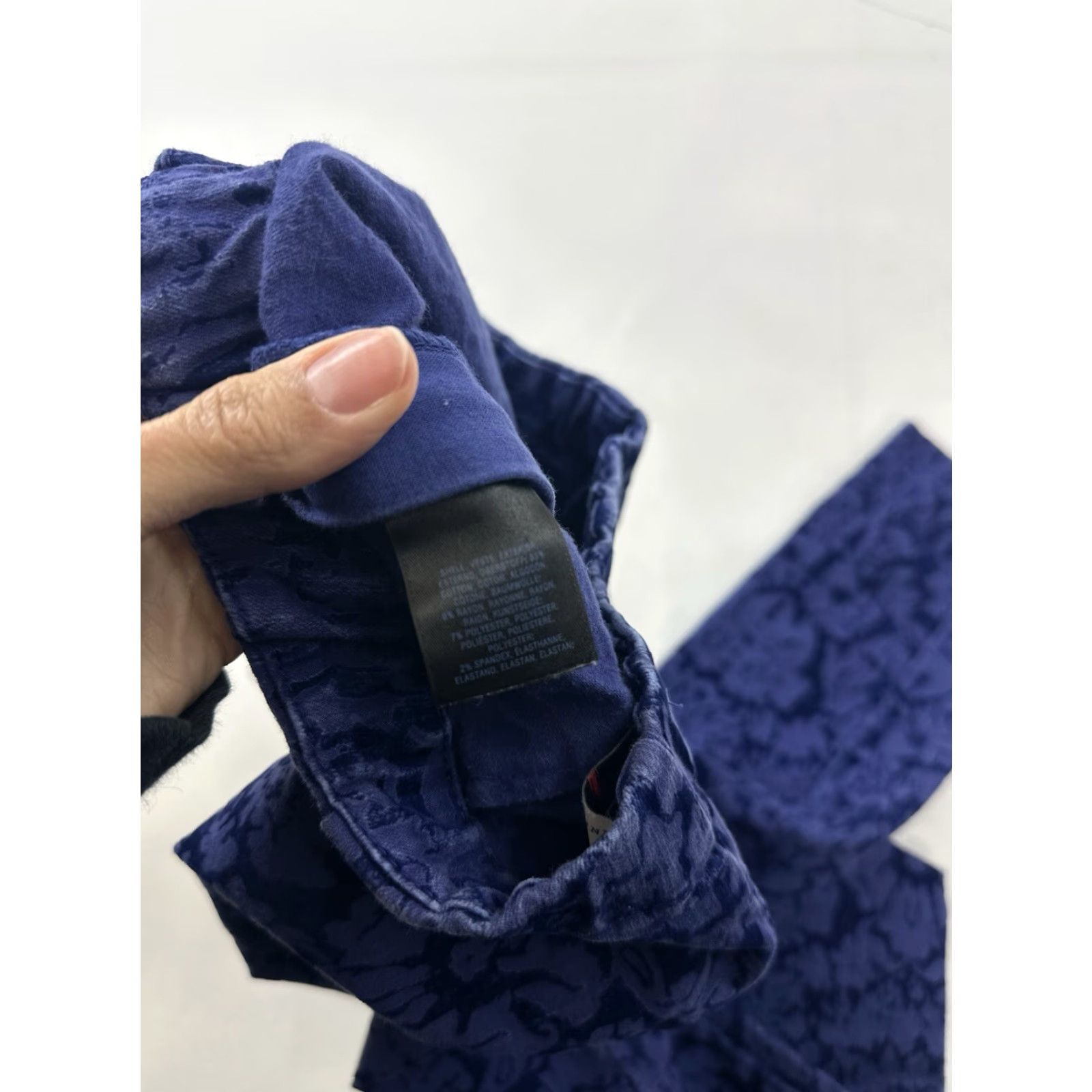 Anthropologie Anthropologie Pants Women’s 4 Blue Floral Jacquard Skinny Dress Pants Slimming Pockets Women Size 27" / US 4 / IT 40 - 7 Thumbnail