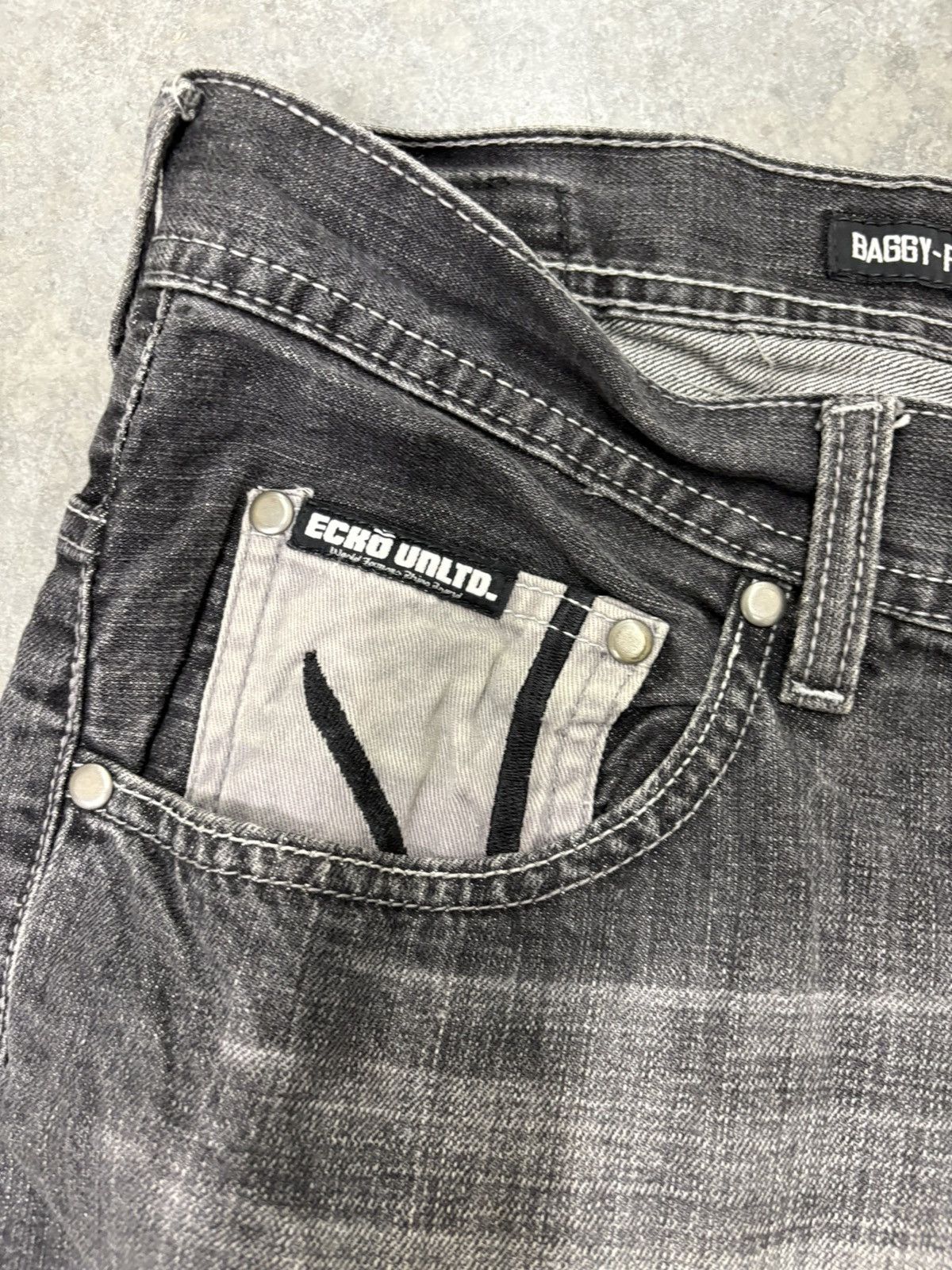 Ecko Unltd. Ecko Unltd Baggy Denim Shorts Mens 38 Graphic Pocket Y2K Size US 38 / EU 54 - 2 Thumbnail