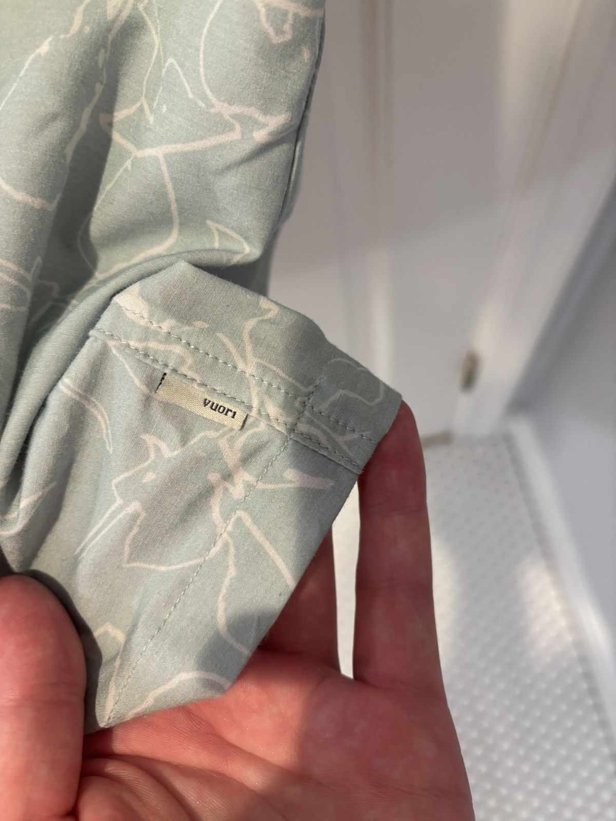 Vuori Vuori Button Up with snowflake/camo pattern Size US XL / EU 56 / 4 - 2 Thumbnail