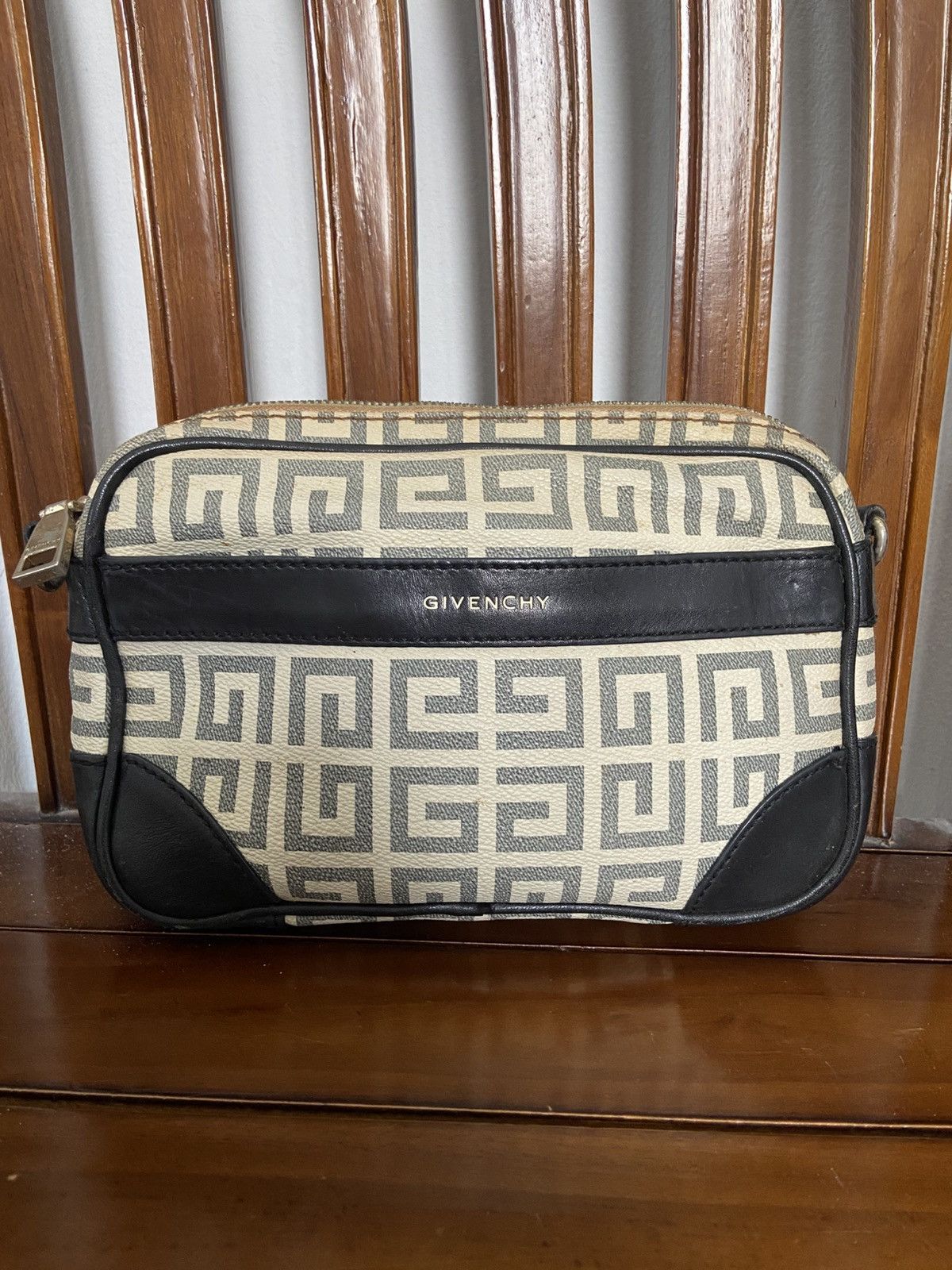Givenchy Vintage GIVENCHY Monogram Clutch Bag Size ONE SIZE - 5 Thumbnail