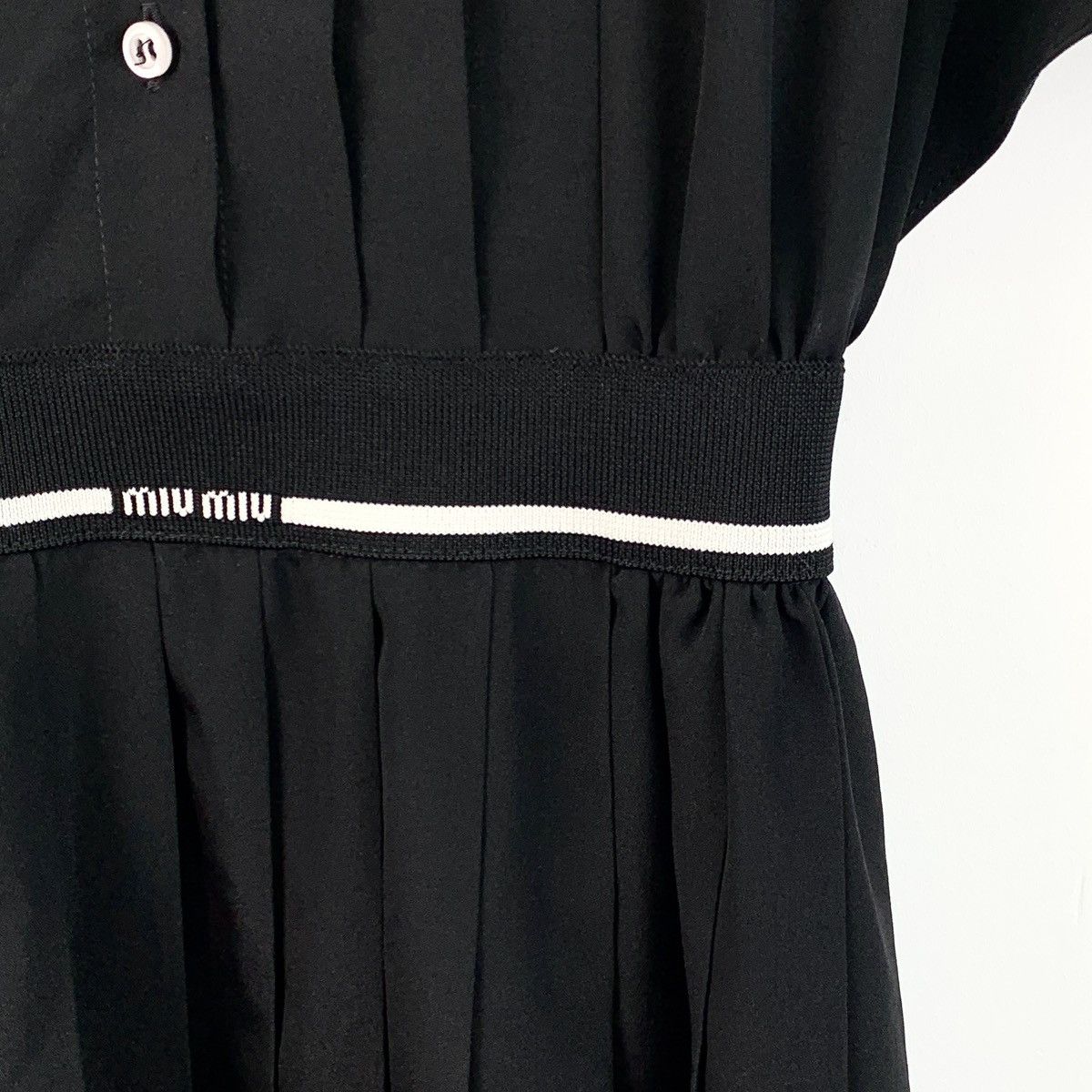 Miu Miu MiuMiu Black Logo Lapel Short Sleeve Pleated Dress K26WX Size S / US 4 / IT 40 - 4 Thumbnail