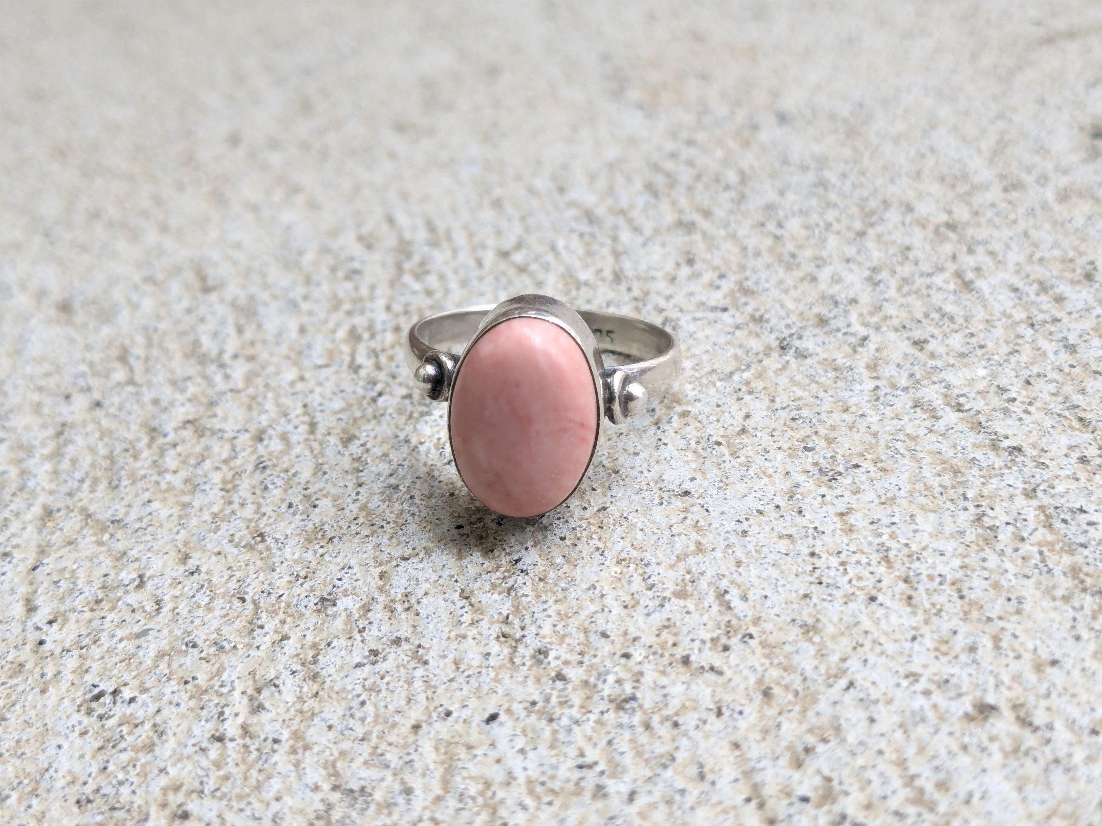Jewelry Sterling Silver Ring Pink Coral Size 9 Oval Size ONE SIZE - 3 Thumbnail