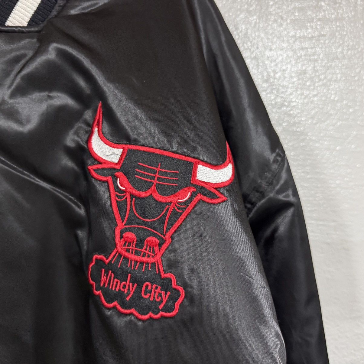 Majestic NBA Chicago Bulls Reversible Red Black Satin Jacket 2-3XL Size US XXL / EU 58 / 5 - 11 Thumbnail