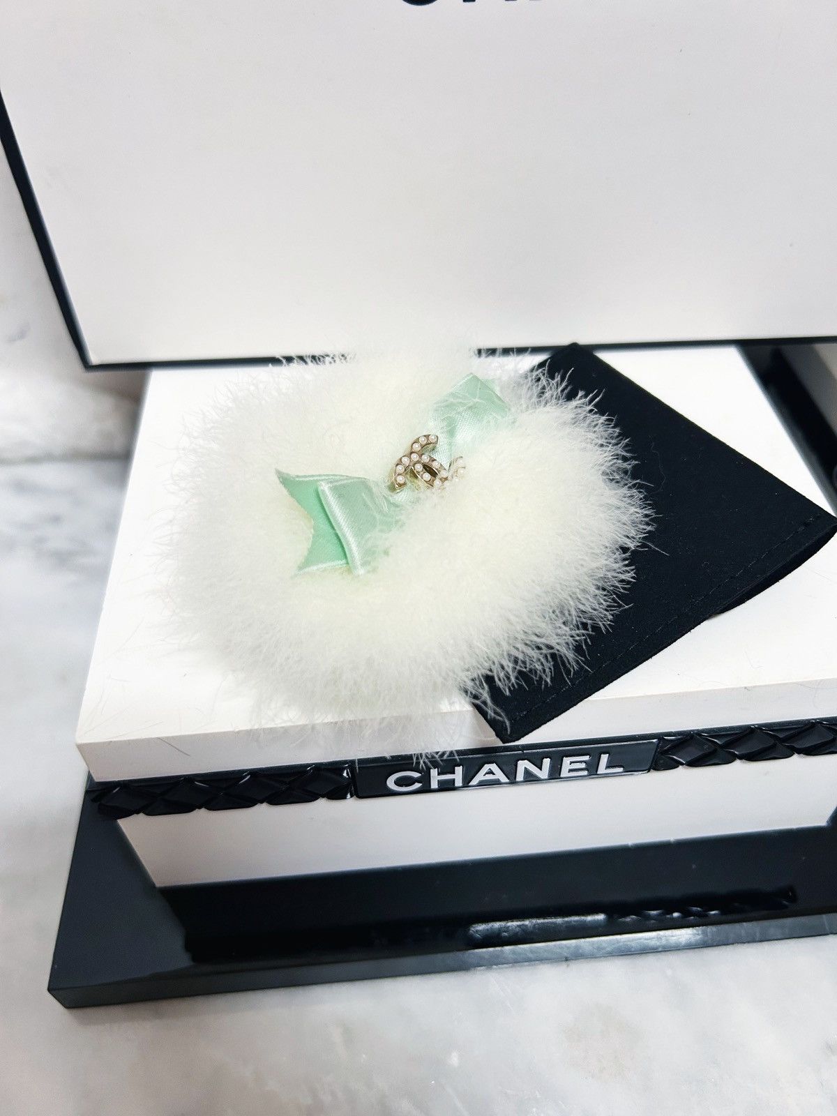Chanel Authentic Chanel RARE 04 Runway Bow & Pearl CC Brooch / Pin Size ONE SIZE - 3 Thumbnail