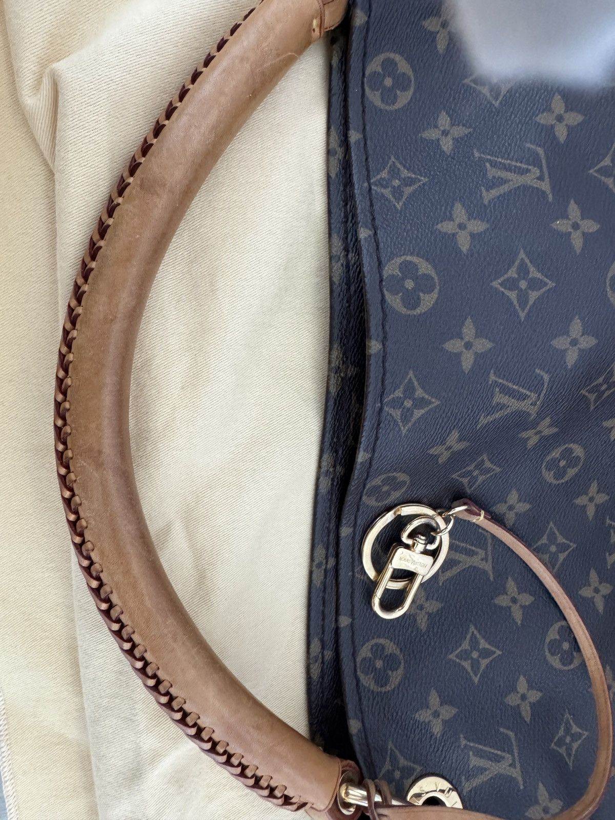 Louis Vuitton Louis Vuitton Artsy Hobo Bag Size ONE SIZE - 3 Thumbnail