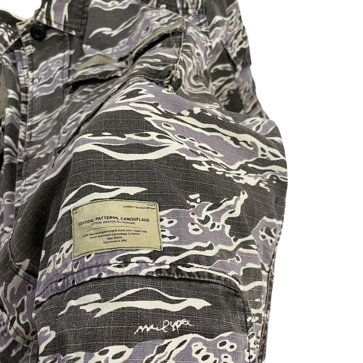 Wtaps Vintage Wtaps Camorflage Collection Button Ups T-shirt Size US L / EU 52-54 / 3 - 6 Thumbnail