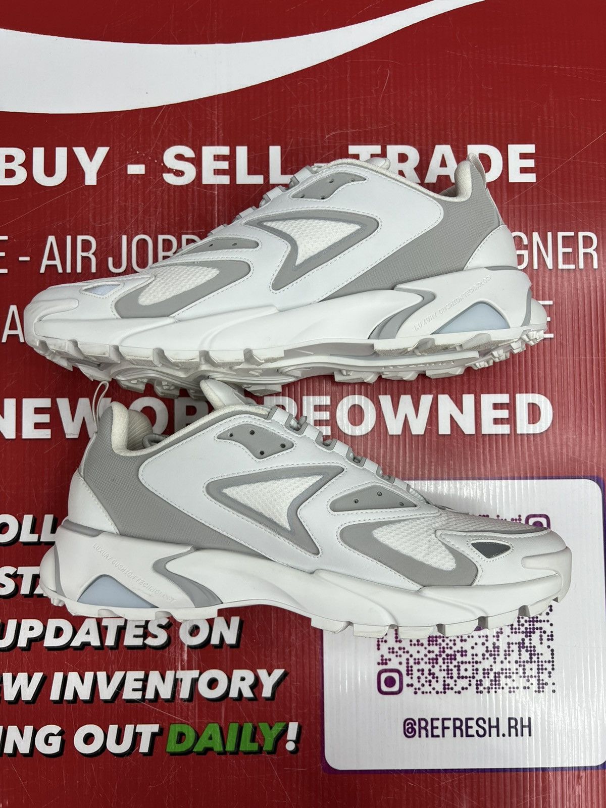 Louis Vuitton Louis Vuitton Tatic Sneaker White Grey LV9 US10.5 Size US 10.5 / EU 43-44 - 3 Thumbnail