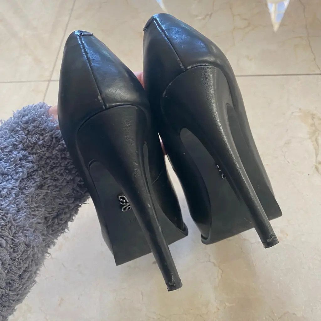 Vera Wang Simply Vera Vera Wang Black Leather Heels (Size 7.5 US) Size US 7.5 / IT 37.5 - 3 Thumbnail