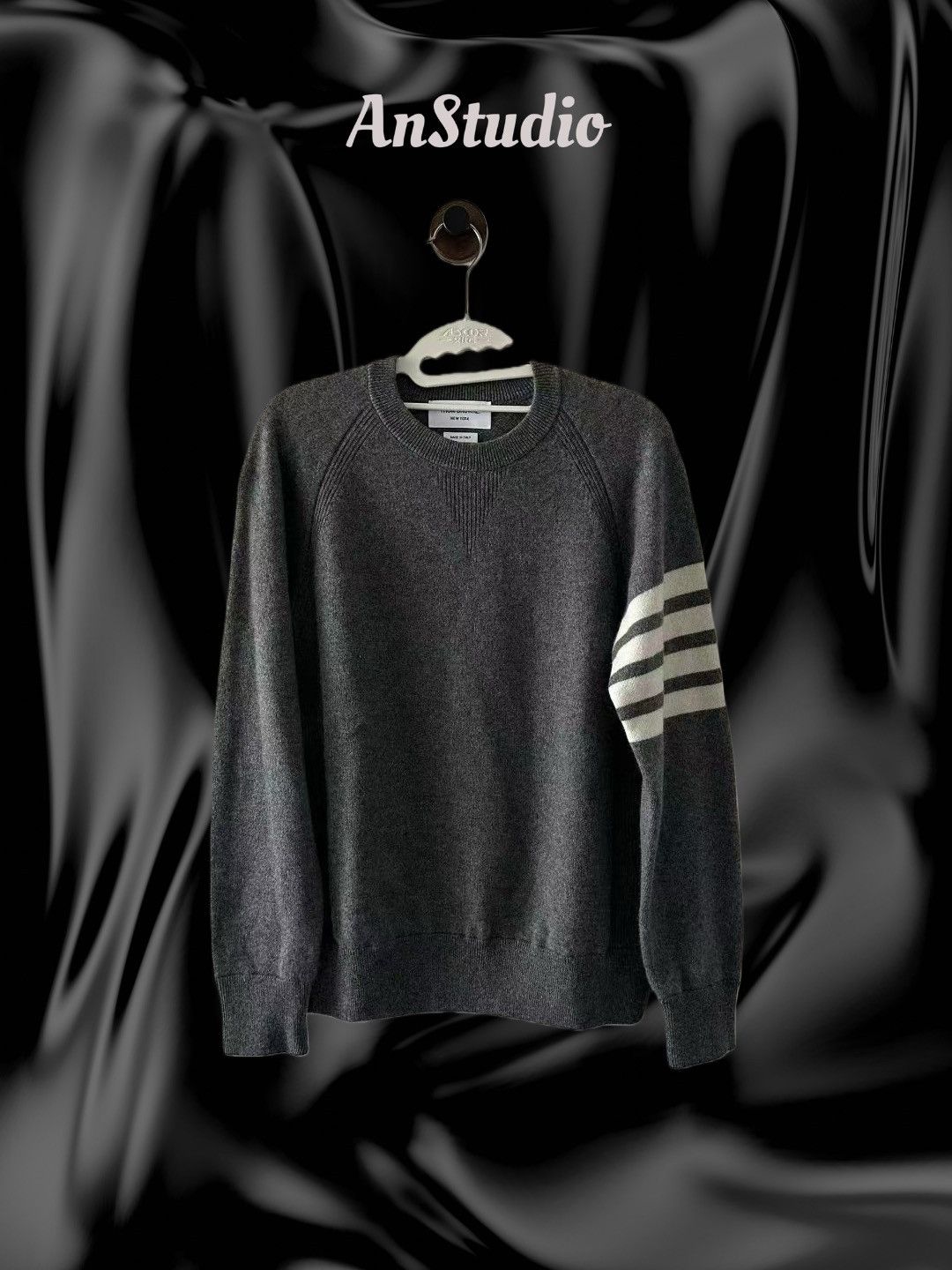 Thom Browne Thom Browne 4-Bar Cashmere Crewneck Sweater Size US S / EU 44-46 / 1 - 1 Thumbnail