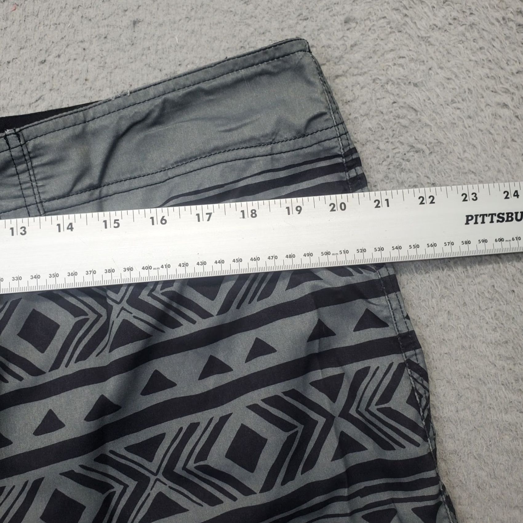 Life is Good Life is Good Mens Board Shorts 40 Multicolor Pattern High Rise Drawstring Waist Mens Size 40 Multicolor Pattern Geometry Outdoor Men Size US 40 / EU 56 - 4 Thumbnail