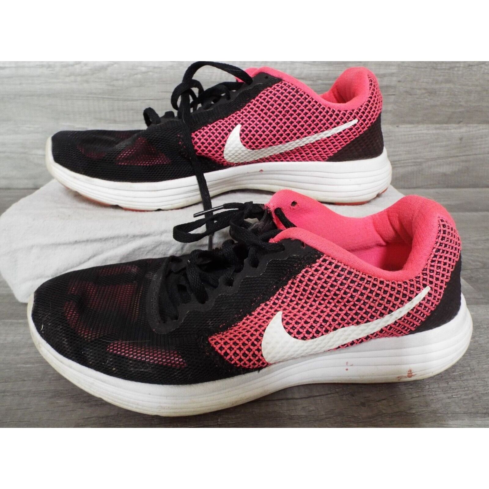 Nike Size 8.5 Nike Womens Revolution 3 819303-600 Pink/black Runn Size US 8.5 / IT 38.5 - 2 Thumbnail